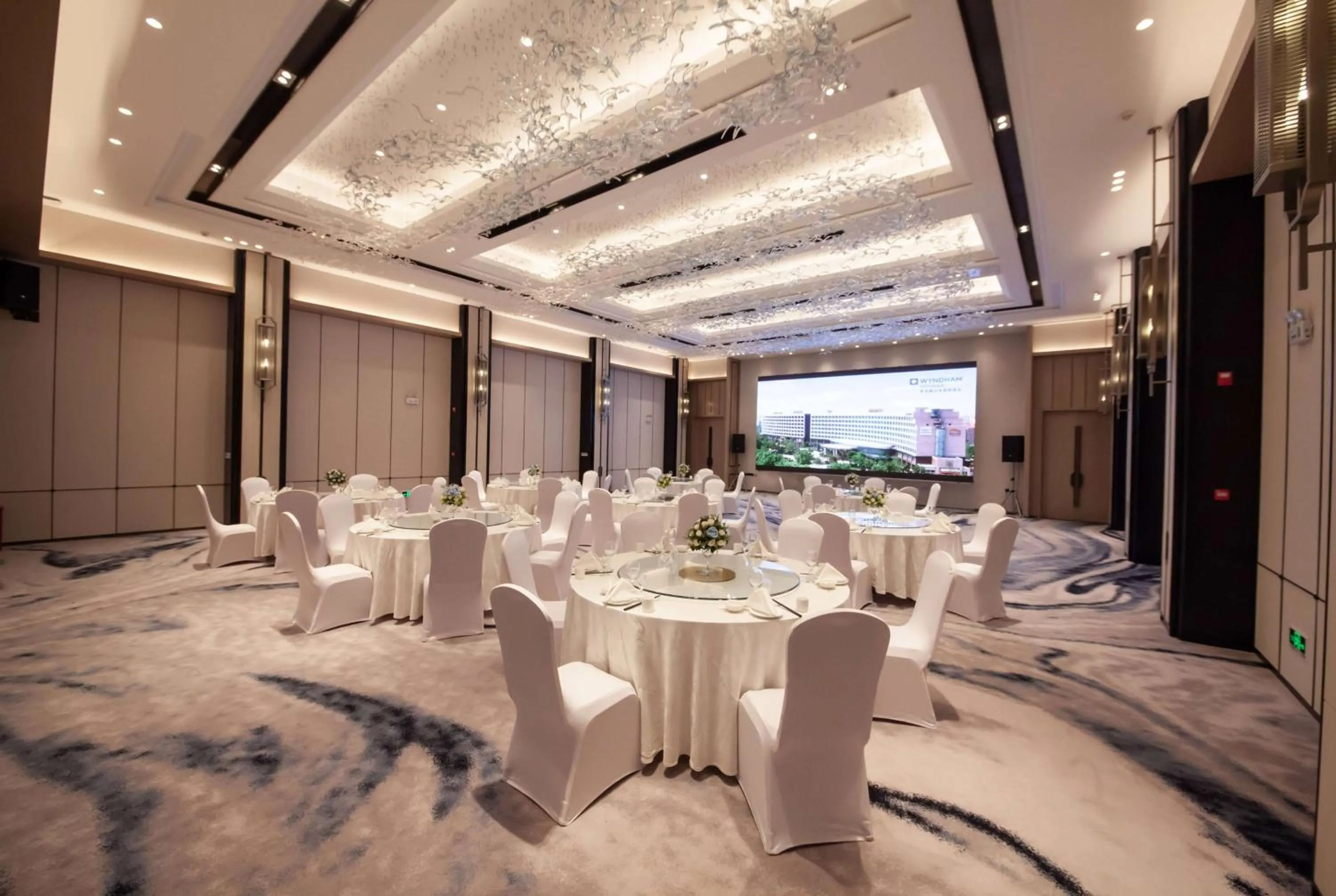 Meeting/conference room in Wyndham Qingdao l Free Fixed-Time Shuttle Service Between Hotel and Airport & North Railway Station l Outdoor Children's Amusement Park l 1-Hour Play Snooker or Table Tennis