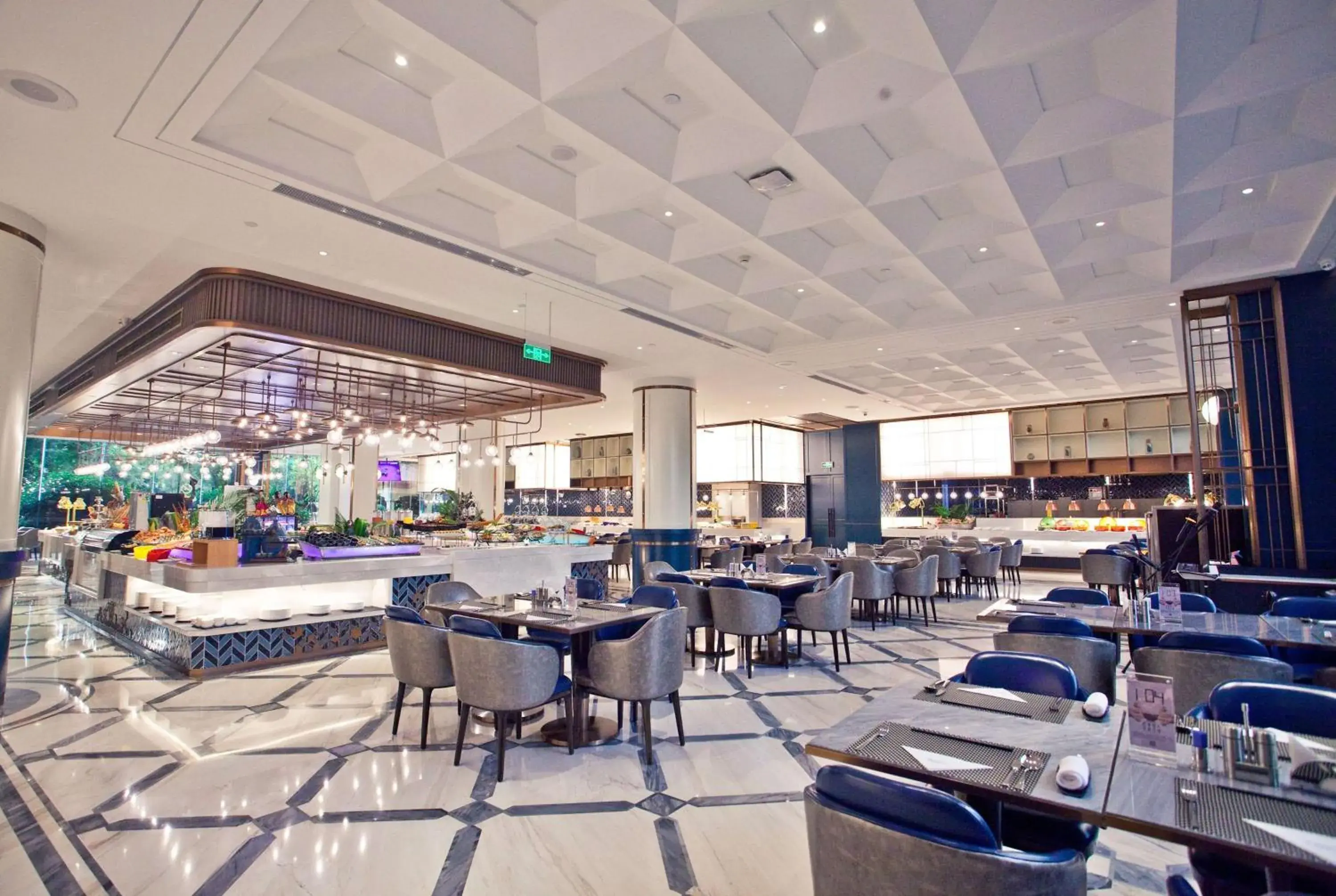 Restaurant/places to eat in Wyndham Qingdao l Free Fixed-Time Shuttle Service Between Hotel and Airport & North Railway Station l Outdoor Children's Amusement Park l 1-Hour Play Snooker or Table Tennis Restaurant/places to eat in Wyndham Qingdao l Free Fixed-Time Shuttle Service Between Hotel and Airport & North Railway Station l Outdoor Children's Amusement Park l 1-Hour Play Snooker or Table Tennis