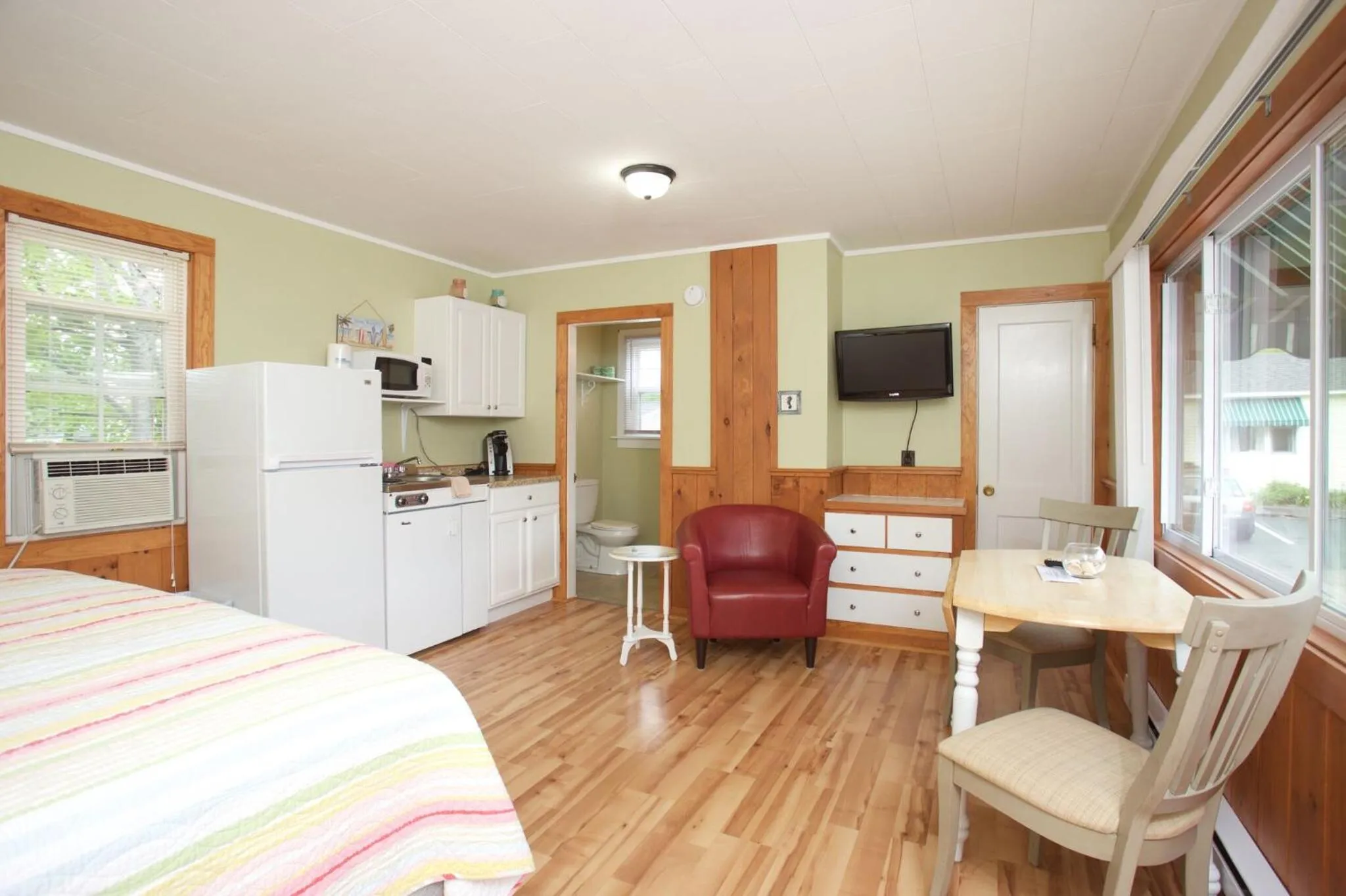 Drake's Island Resort & Cottages