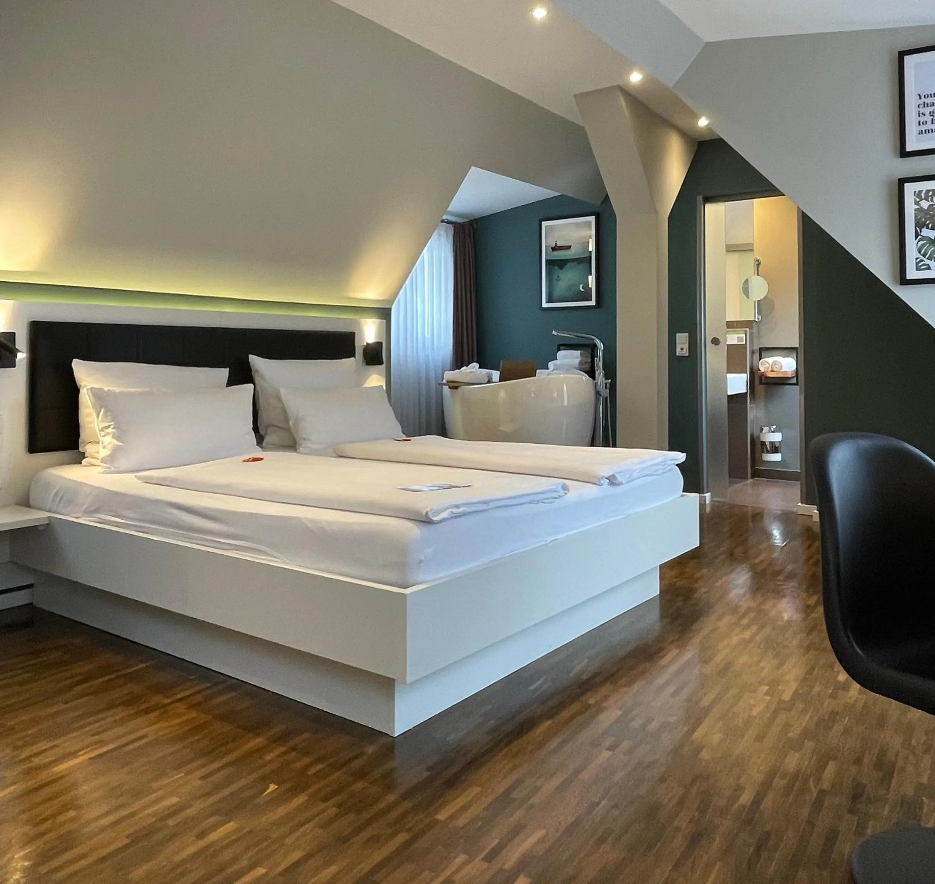 Photo of the whole room, Bed in zeitwohnhaus SUITE-HOTEL & SERVICED APARTMENTS