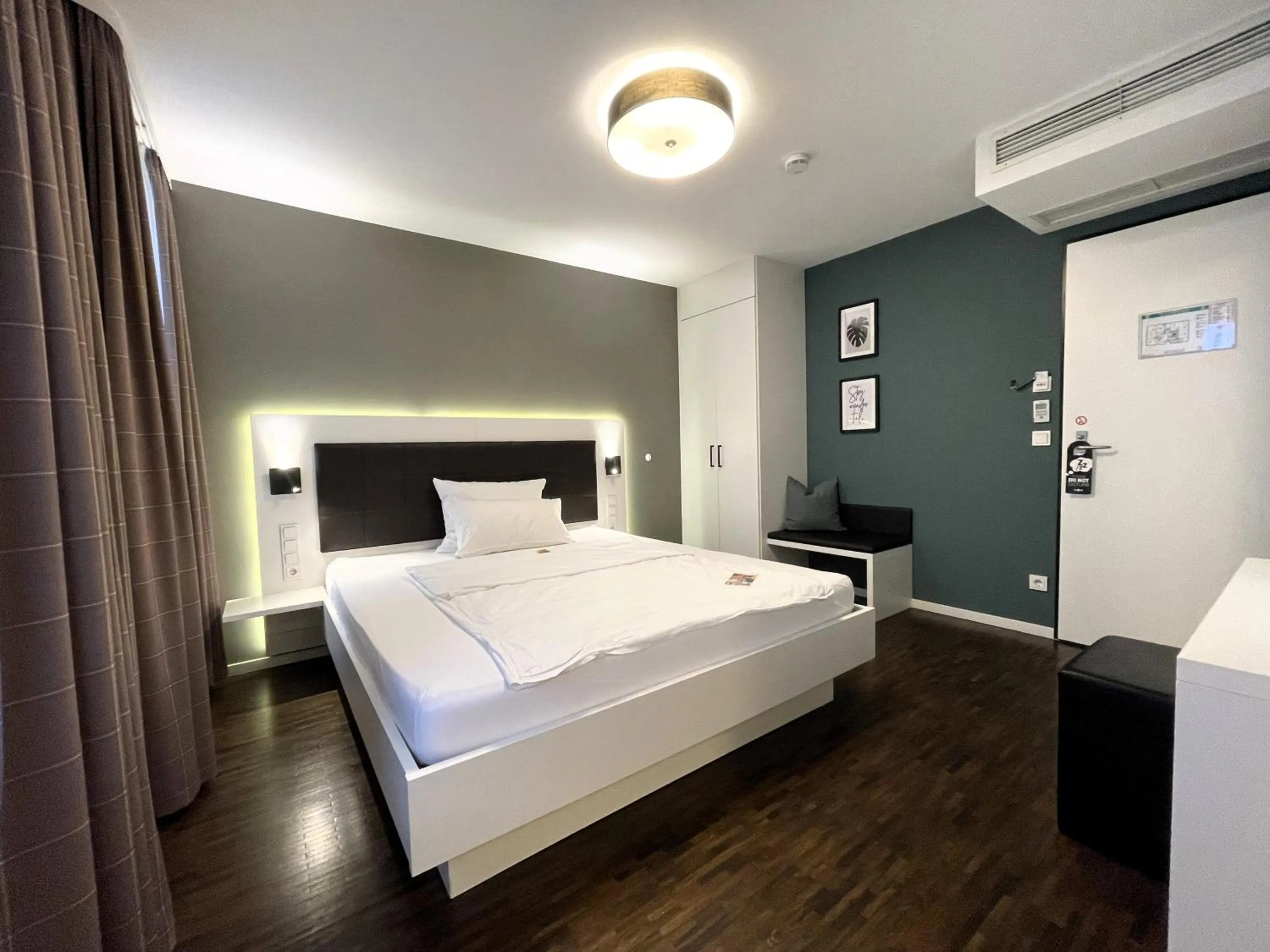 Photo of the whole room, Bed in zeitwohnhaus SUITE-HOTEL & SERVICED APARTMENTS