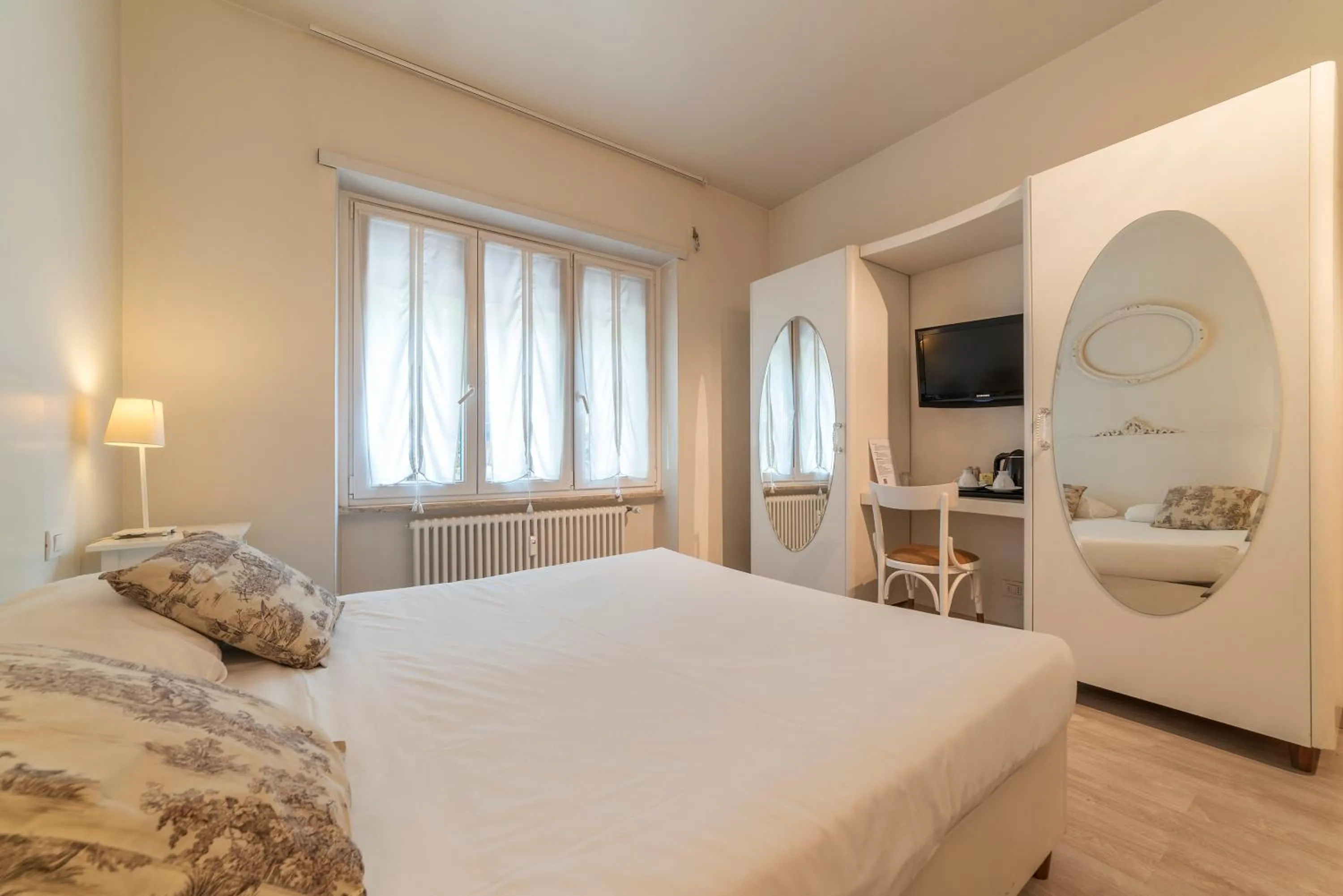 Photo of the whole room, Bed in Nina Casetta De Trastevere