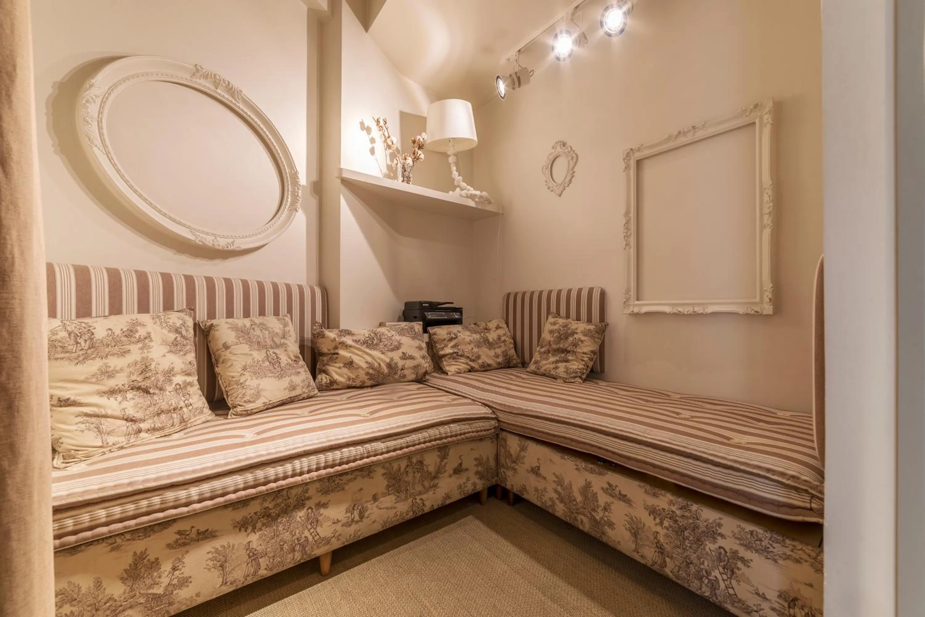 Seating area, Bed in Nina Casetta De Trastevere
