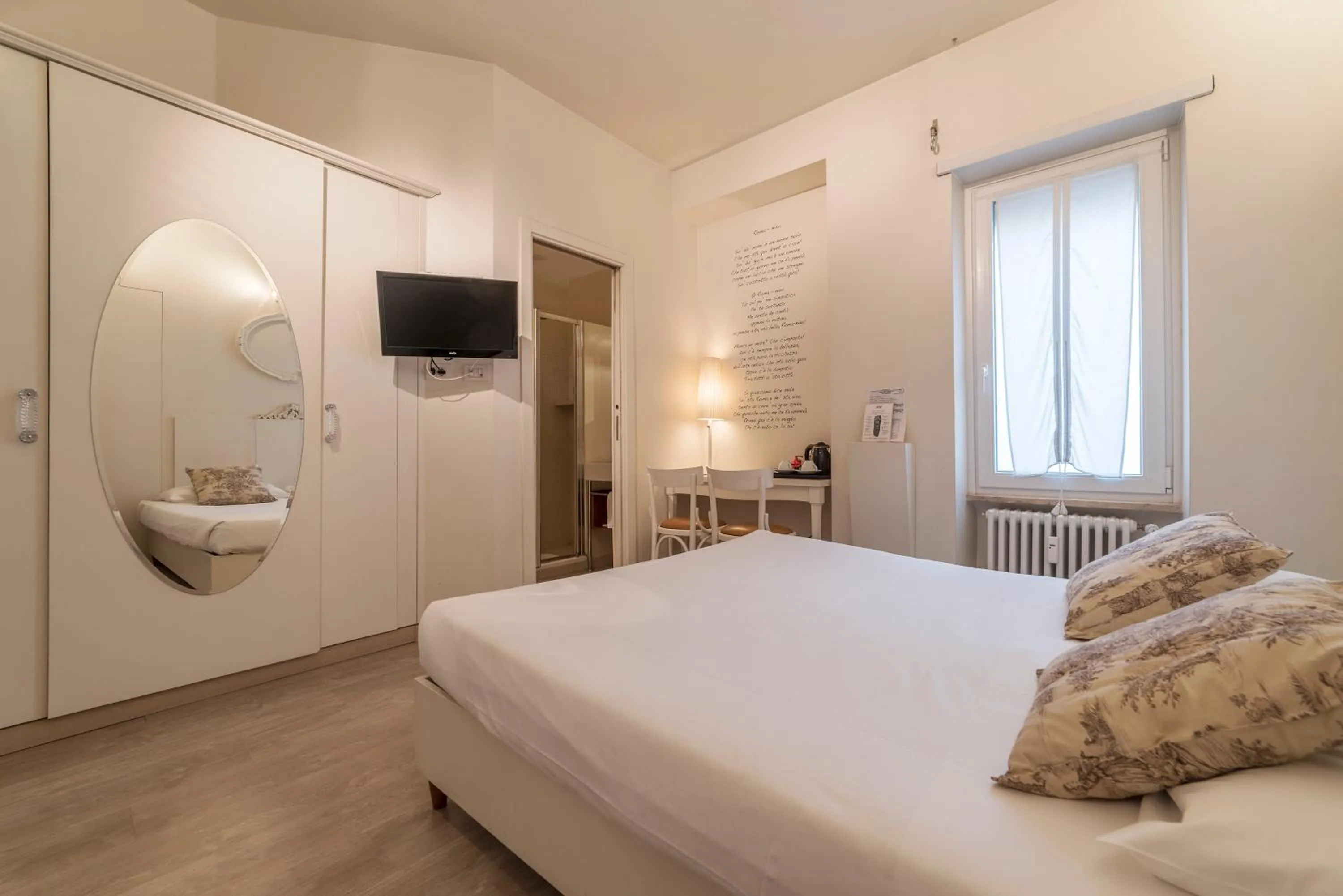 Photo of the whole room, Bed in Nina Casetta De Trastevere