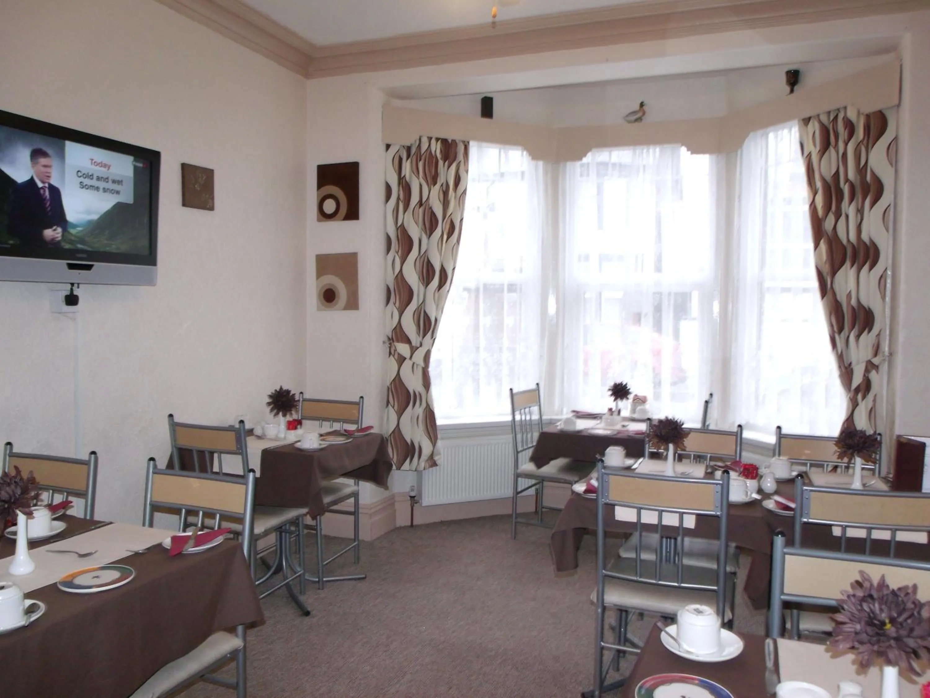 Restaurant/places to eat in Jasmine Guest House