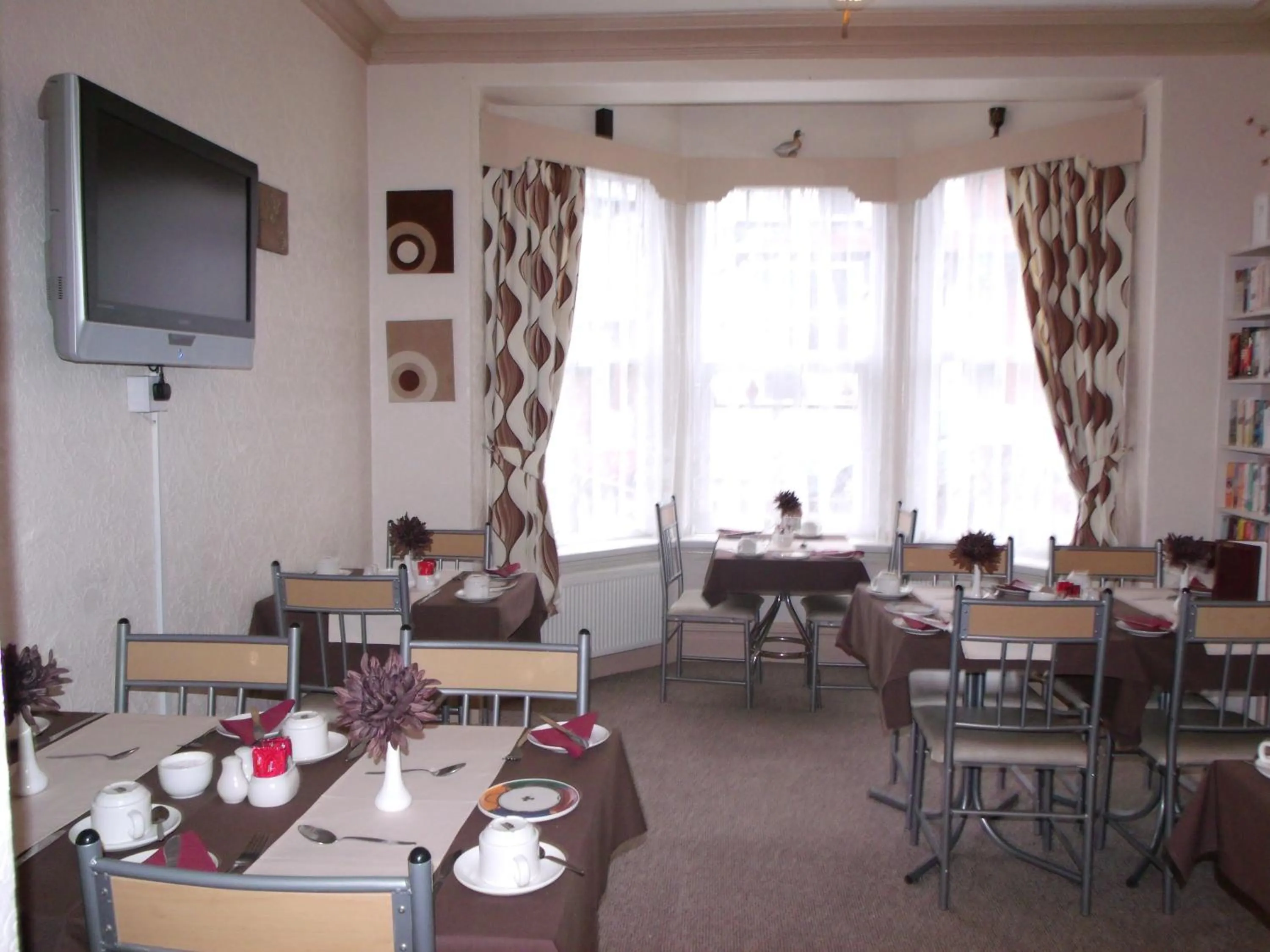 Restaurant/places to eat in Jasmine Guest House