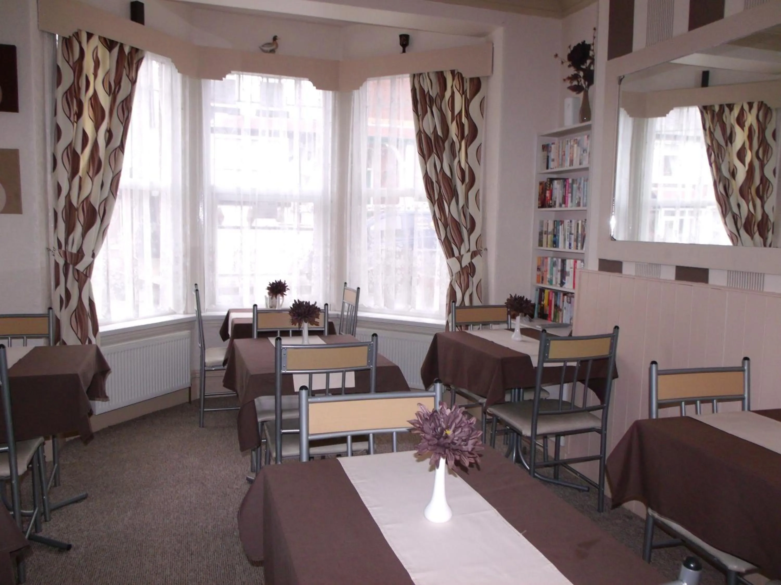 Restaurant/places to eat in Jasmine Guest House
