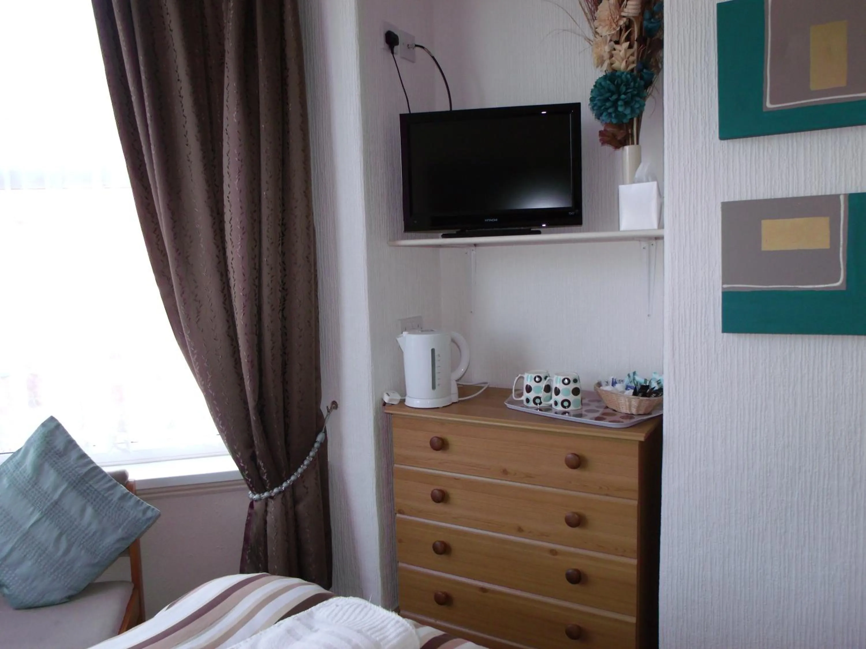 Coffee/tea facilities, Bed in Jasmine Guest House