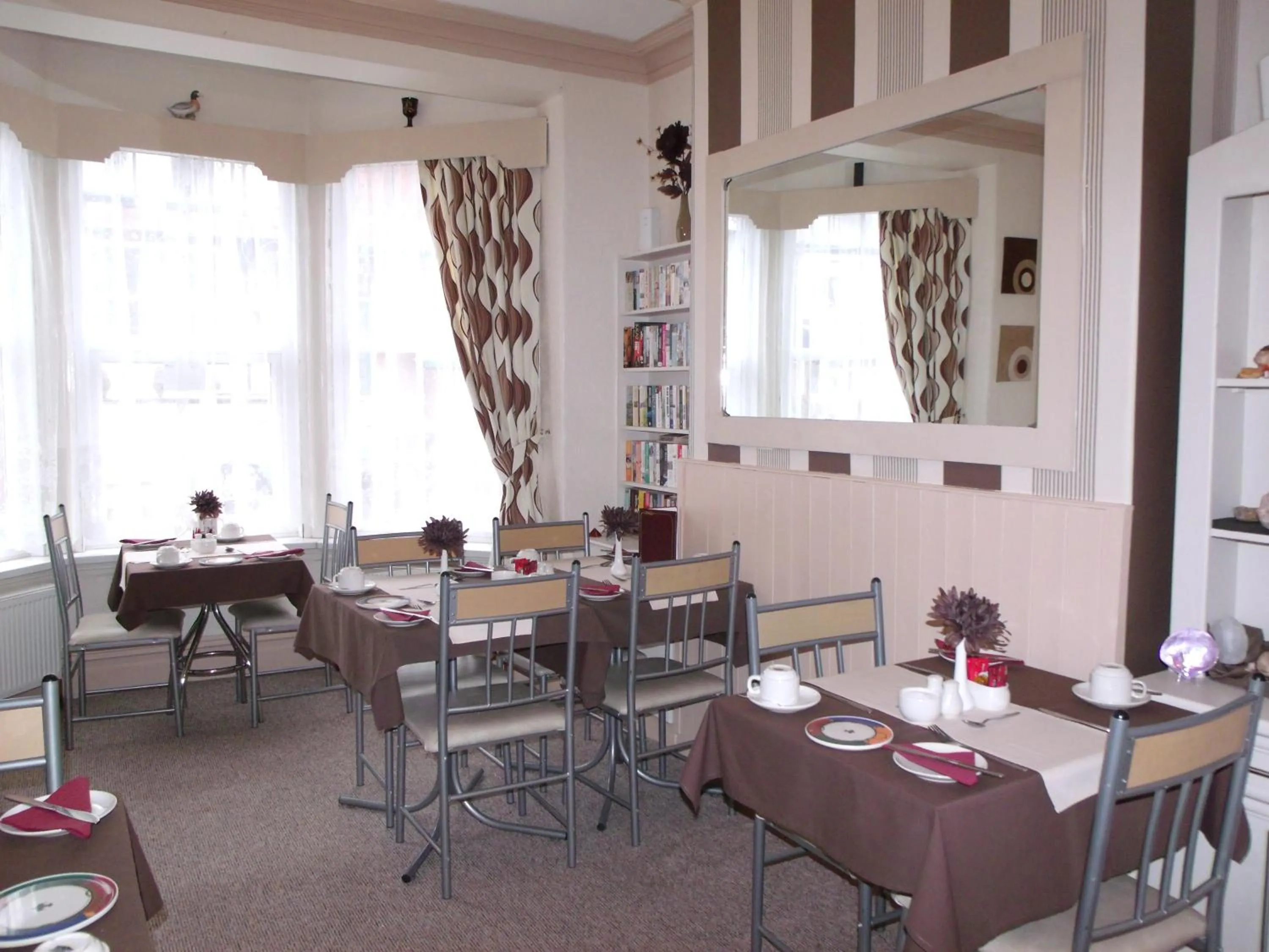 Restaurant/places to eat in Jasmine Guest House