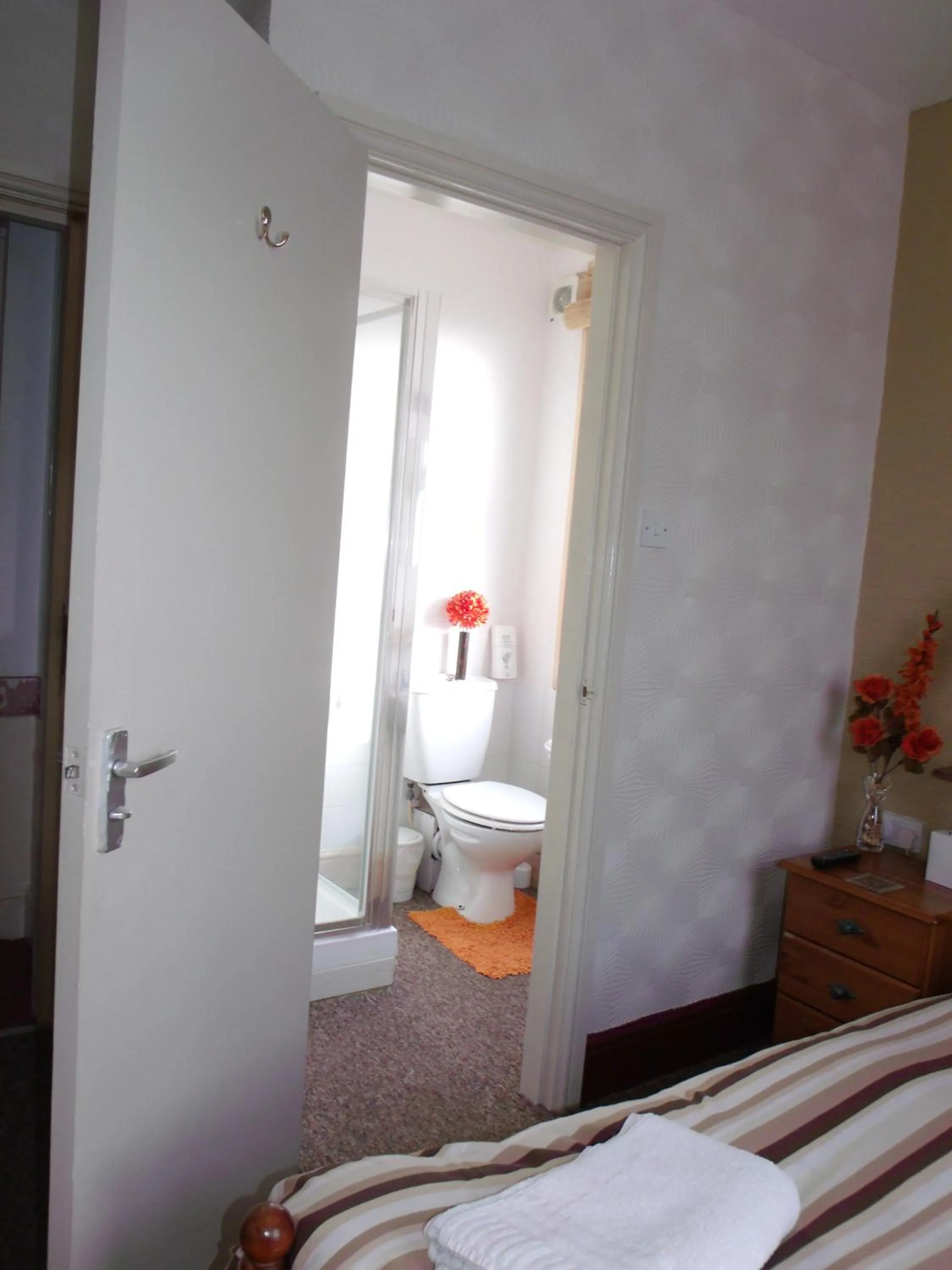 Bathroom, Bed in Jasmine Guest House