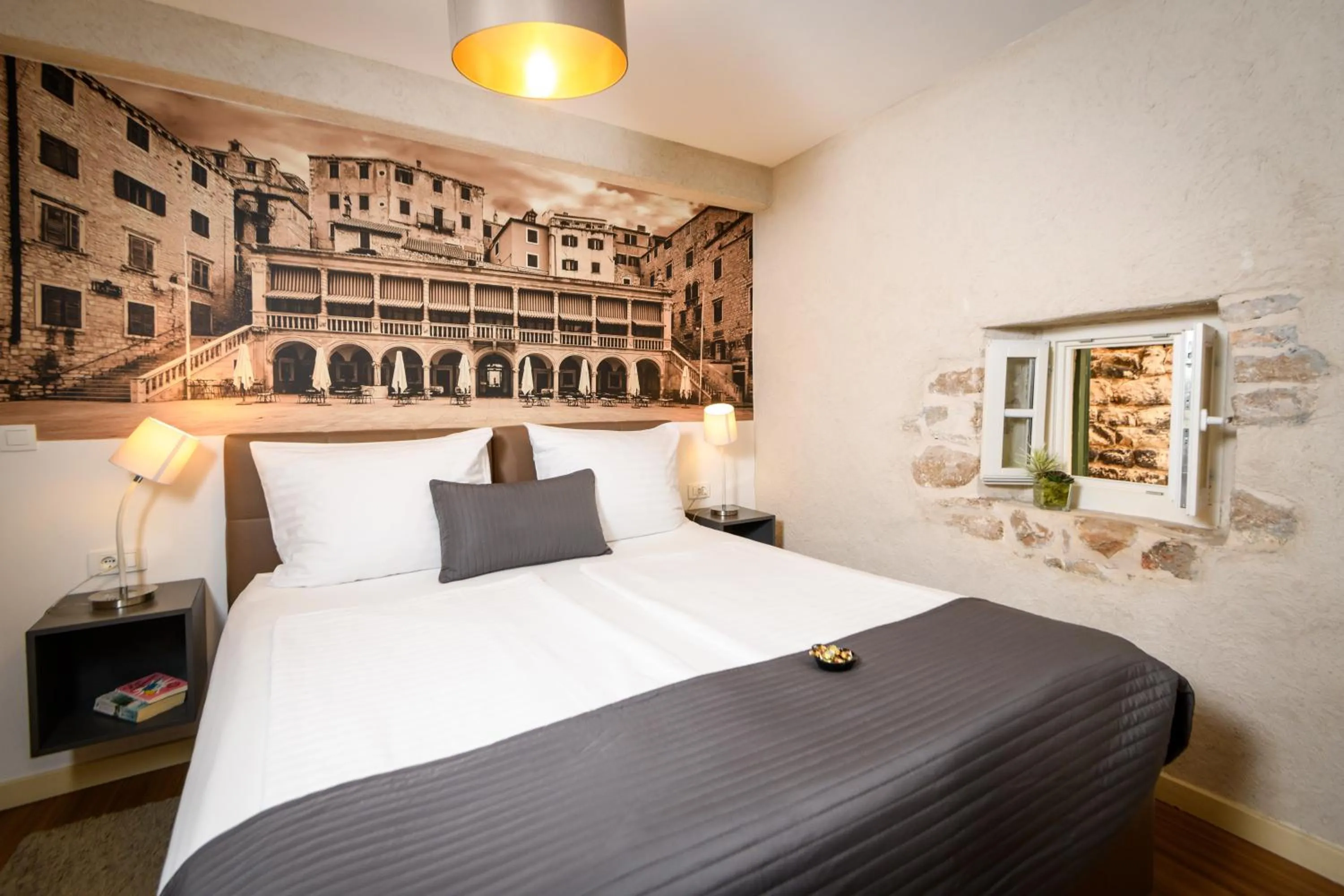 Bed in Fenice Palace