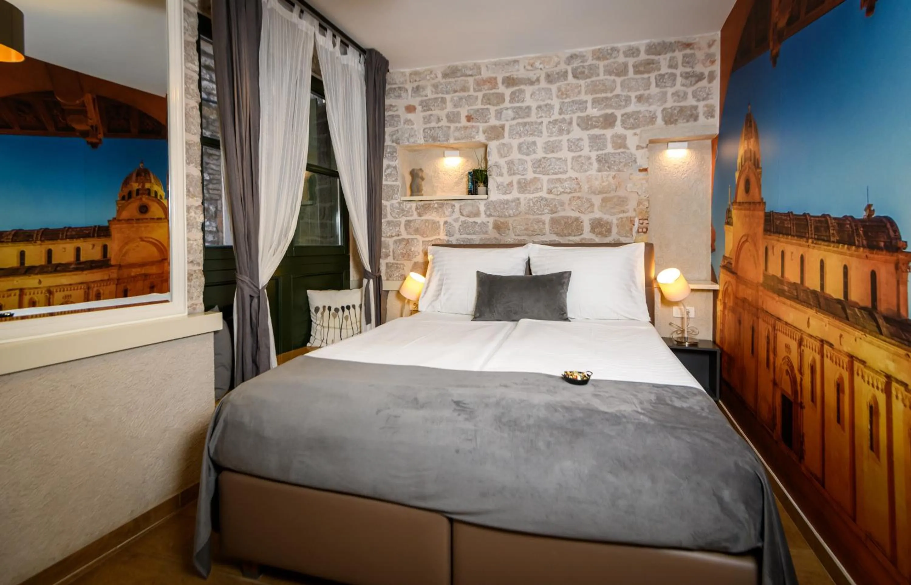 Bedroom, Bed in Fenice Palace