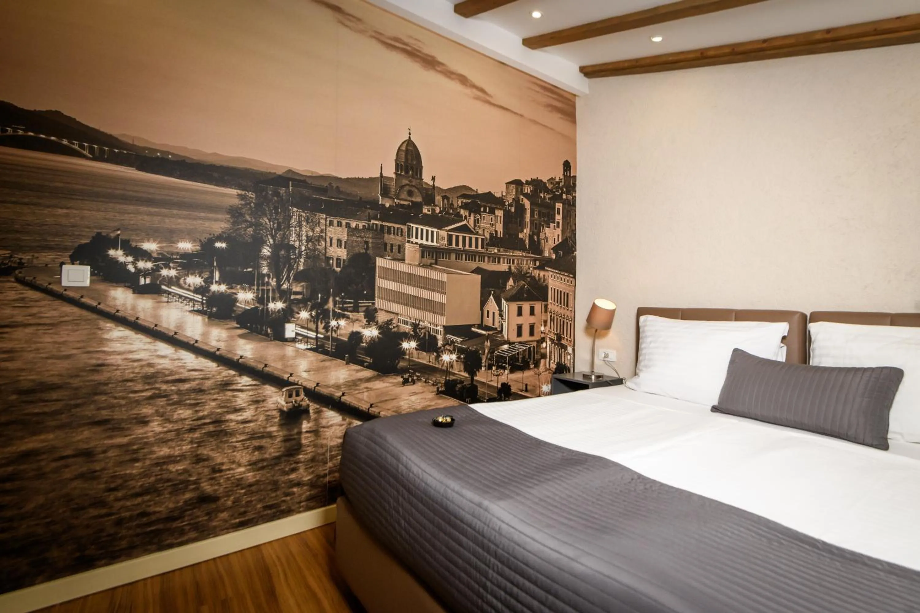 Bedroom, Bed in Fenice Palace
