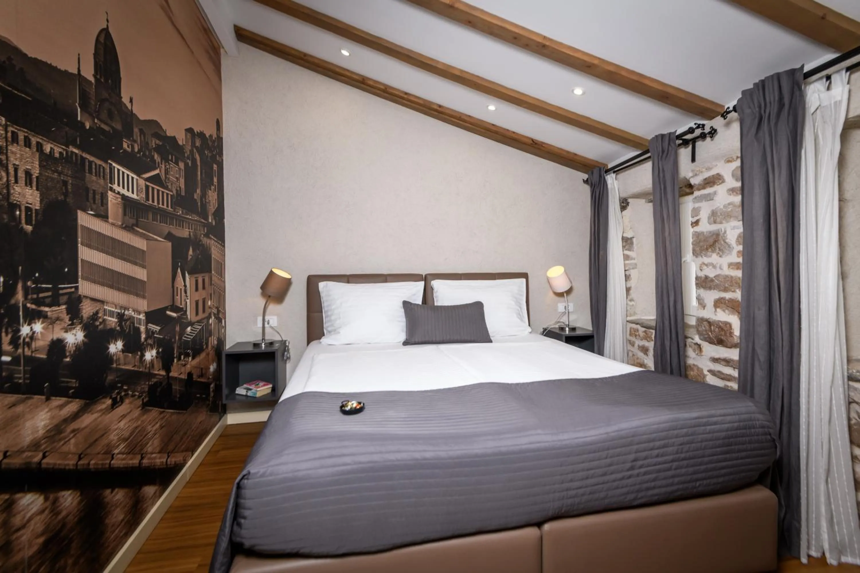 Bedroom, Bed in Fenice Palace
