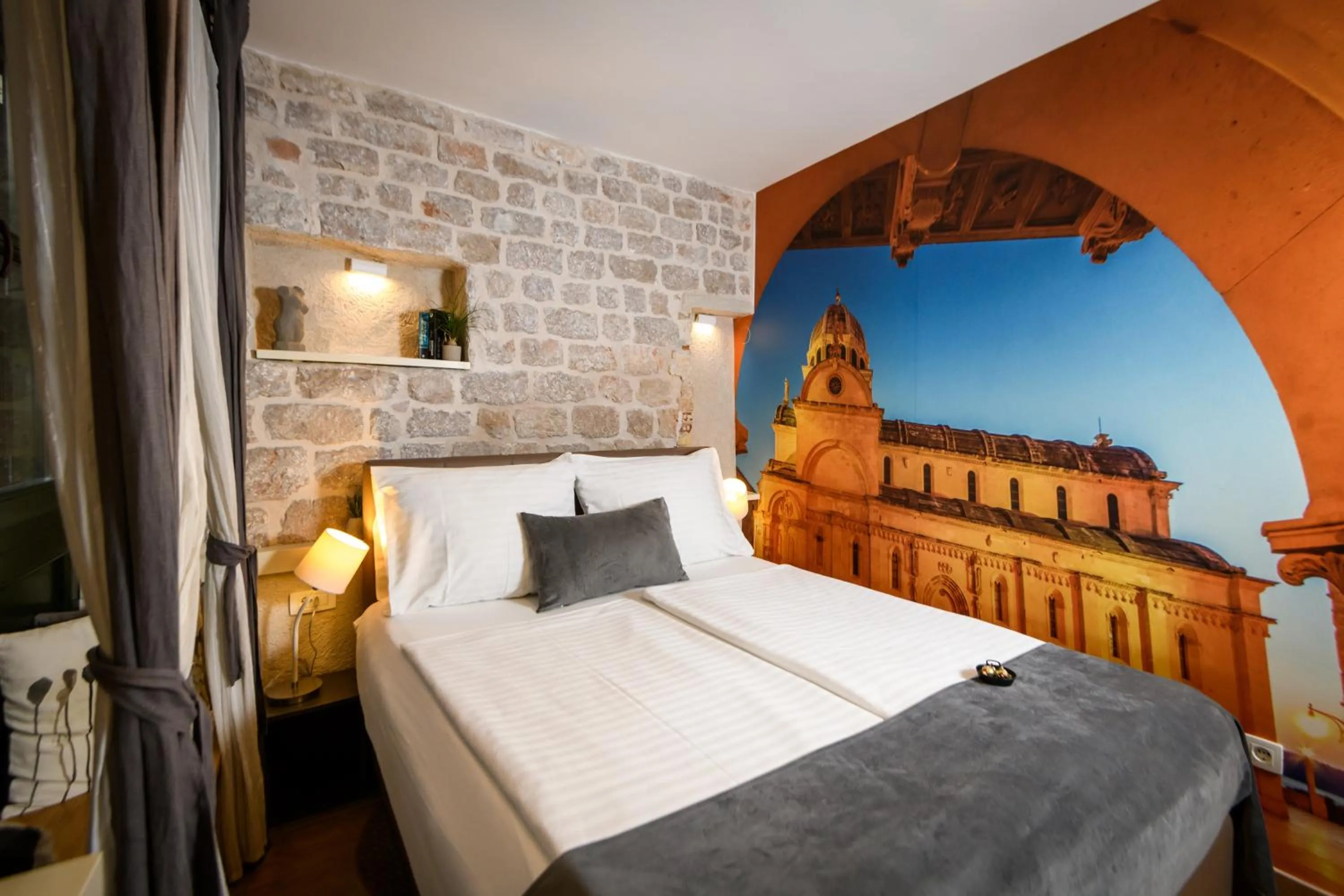Bedroom, Bed in Fenice Palace