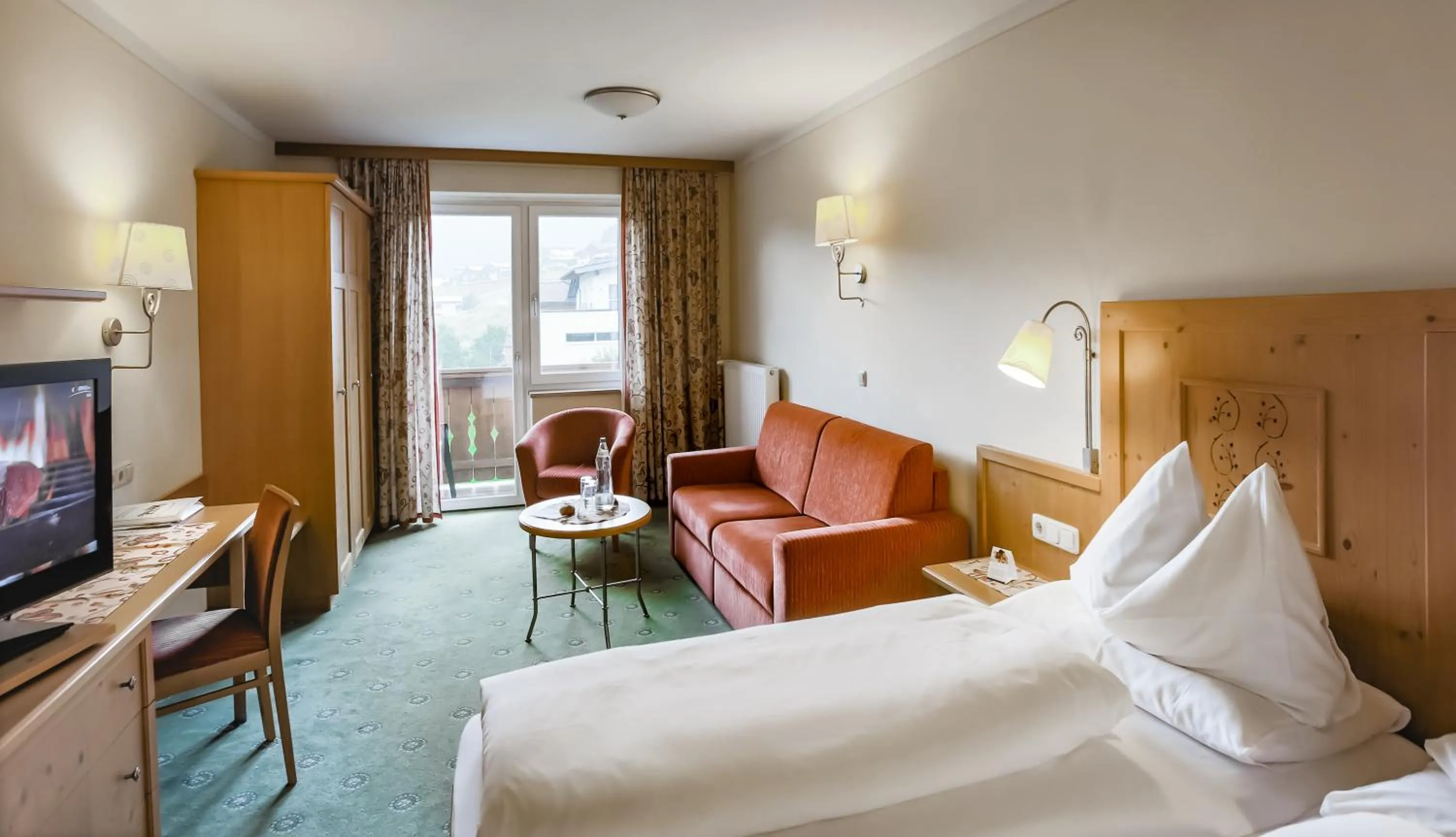 Photo of the whole room, Bed in Hotel Post Abtenau