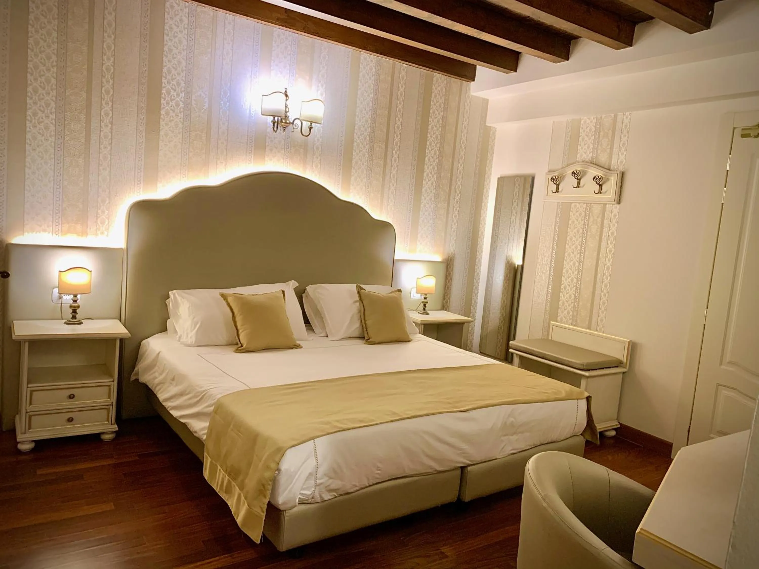 Bedroom, Bed in Albergo Gardesana
