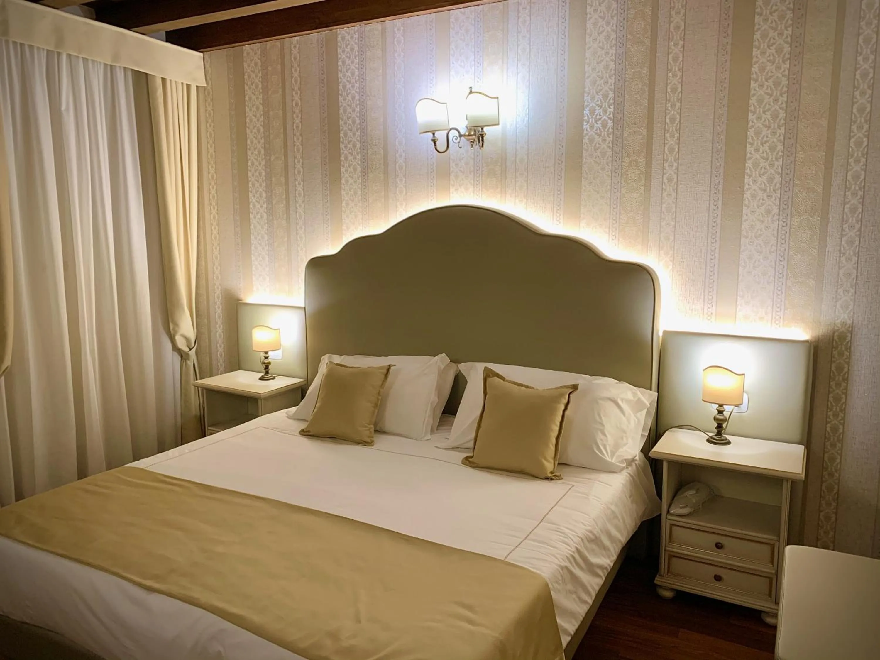 Bedroom, Bed in Albergo Gardesana