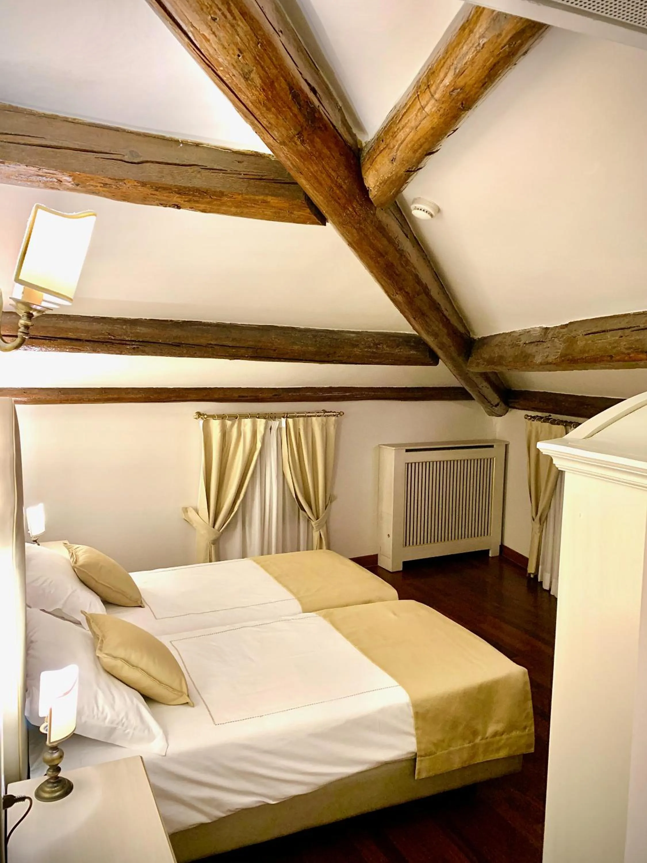 Bedroom, Bed in Albergo Gardesana