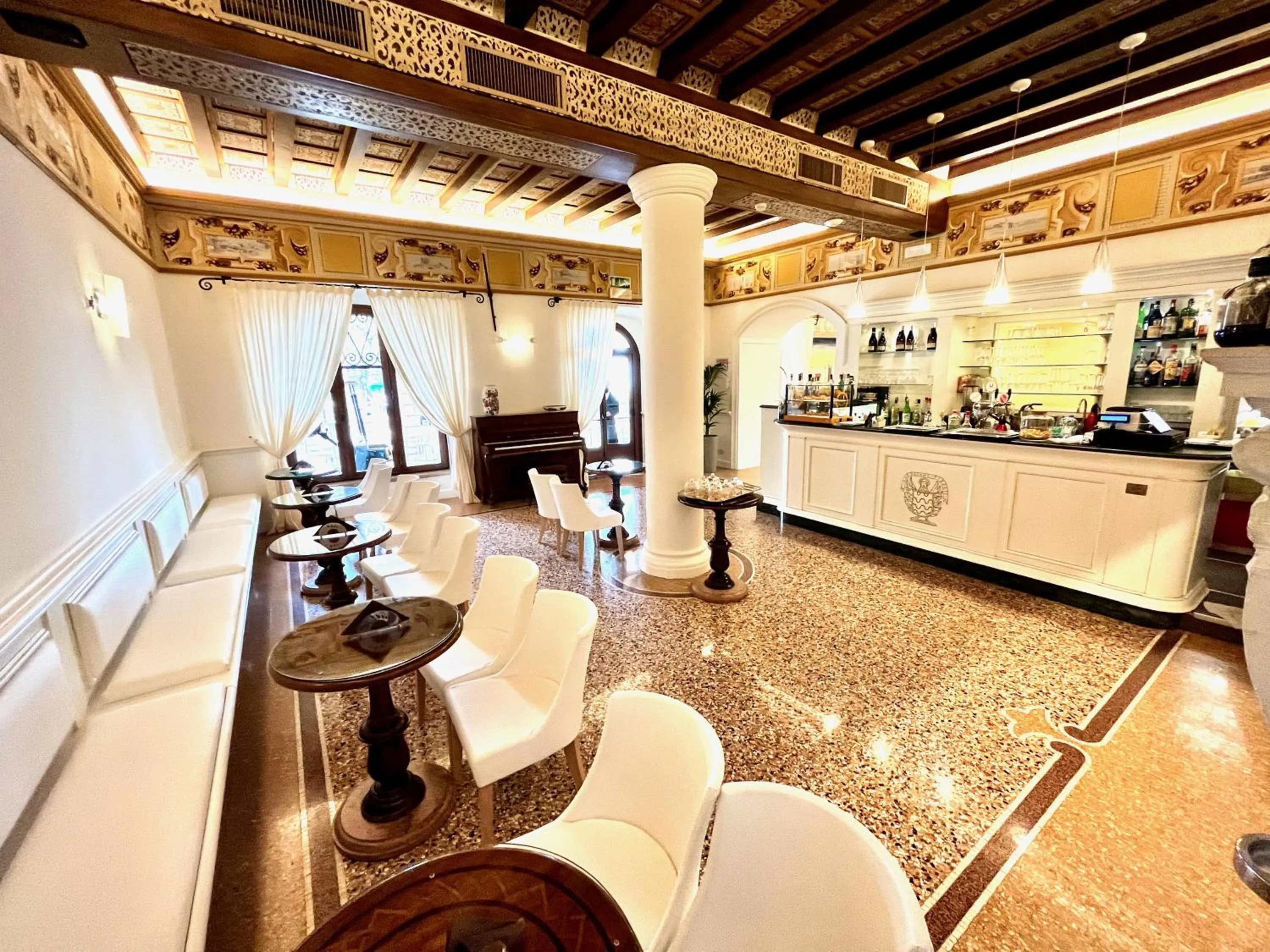 Lounge or bar in Albergo Gardesana