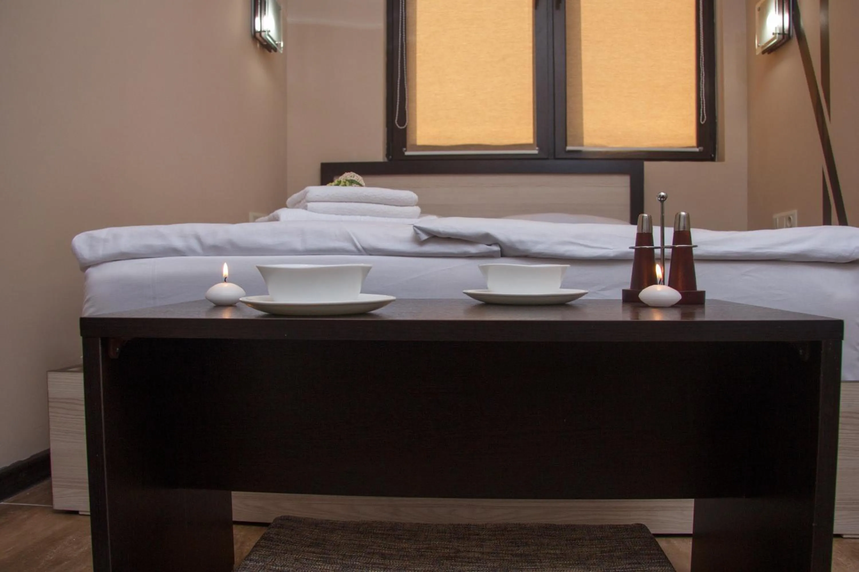 Restaurant/places to eat, Bed in WOW Guest house in apartment 141
