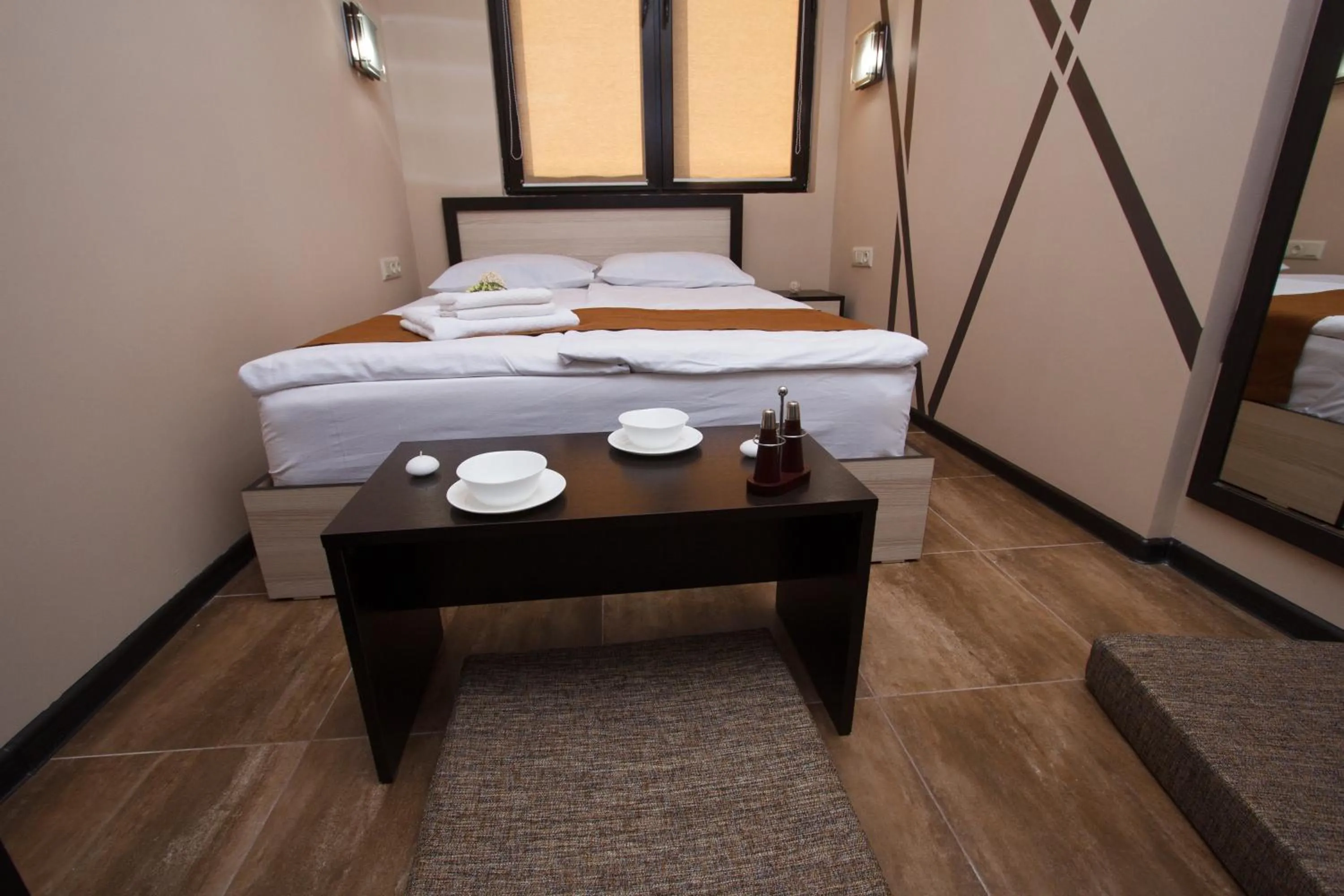 Restaurant/places to eat, Bed in WOW Guest house in apartment 141