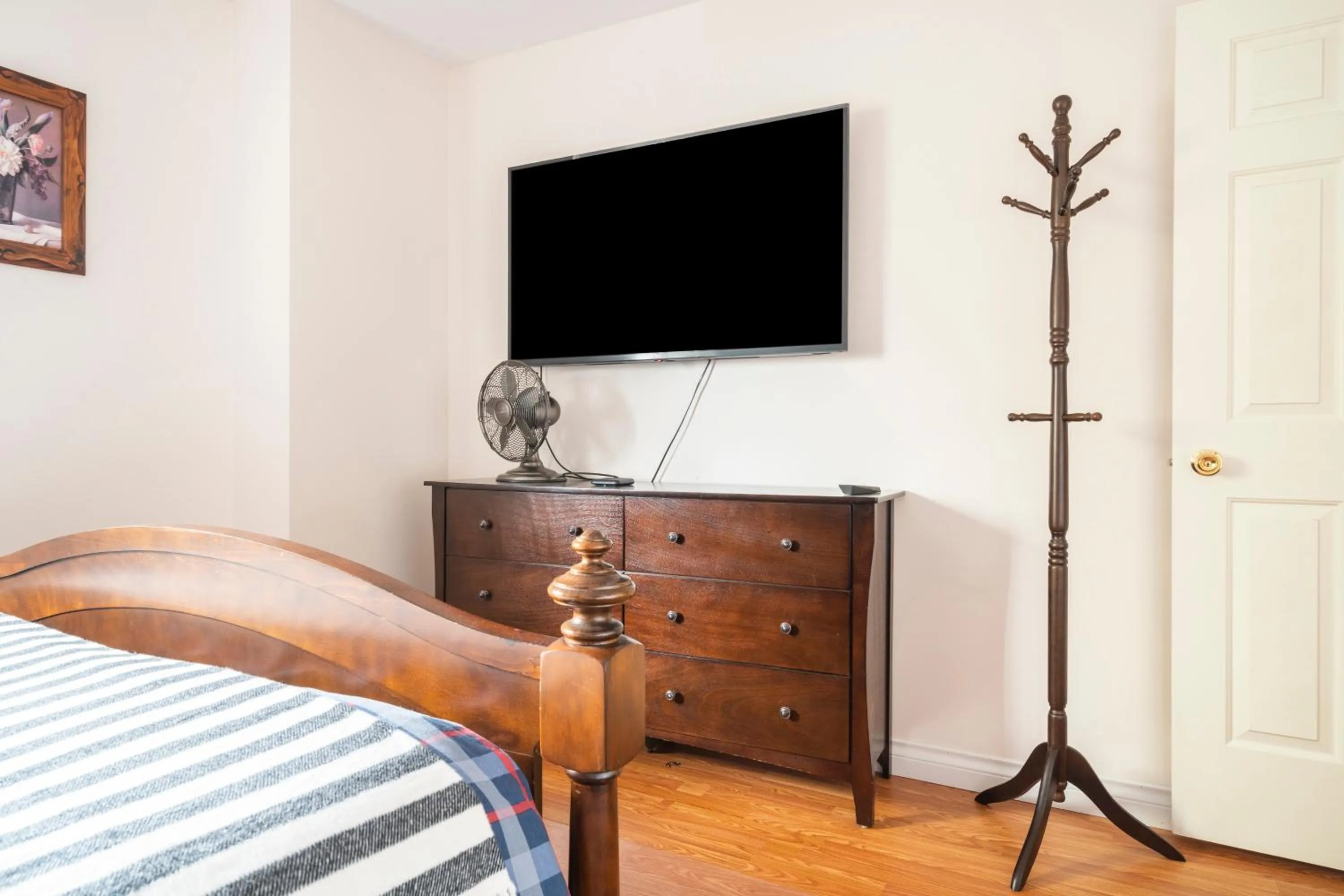 Bed in Fraser River Richmond Bed and Breakfast