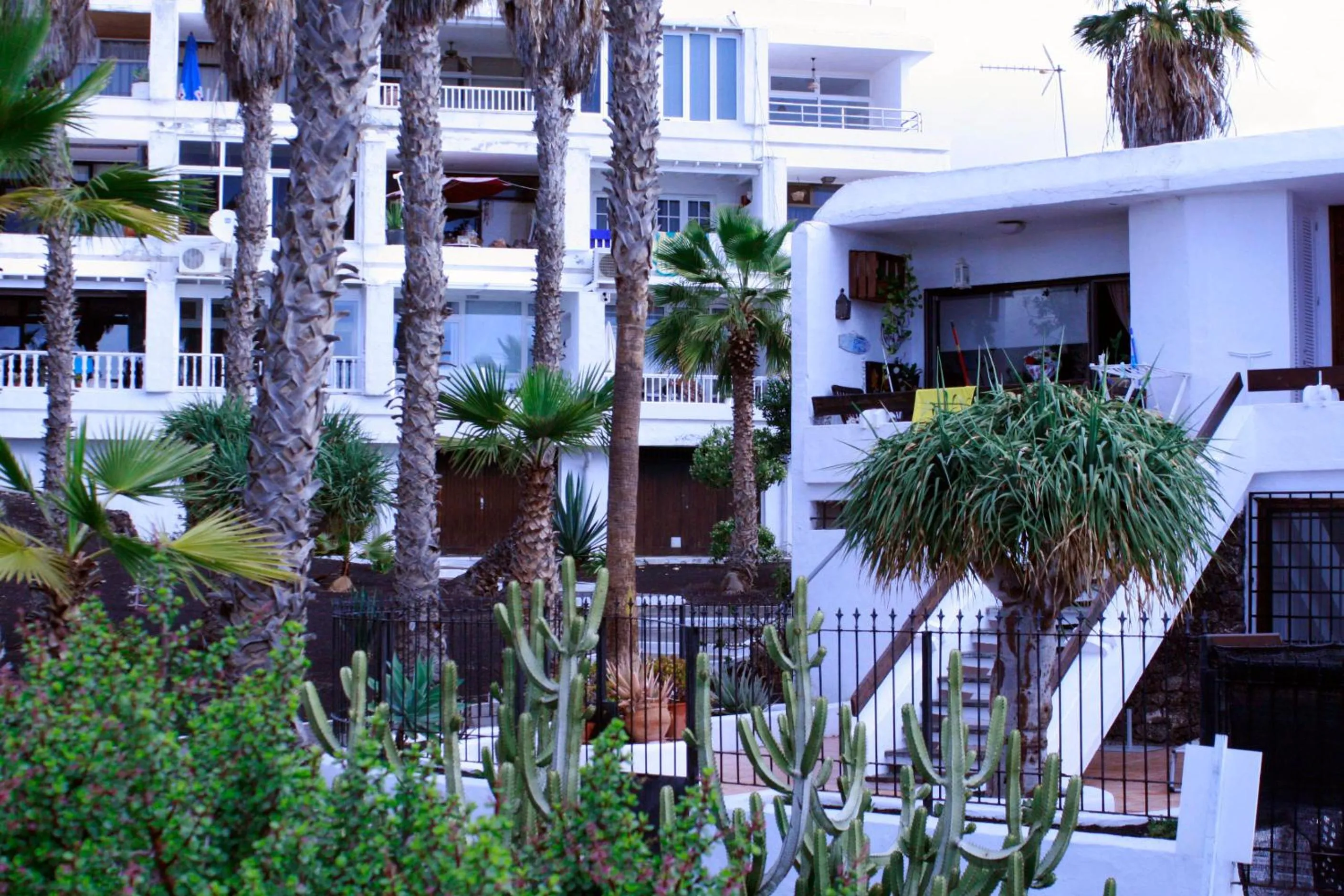 Facade/entrance in Casa Los Jardines