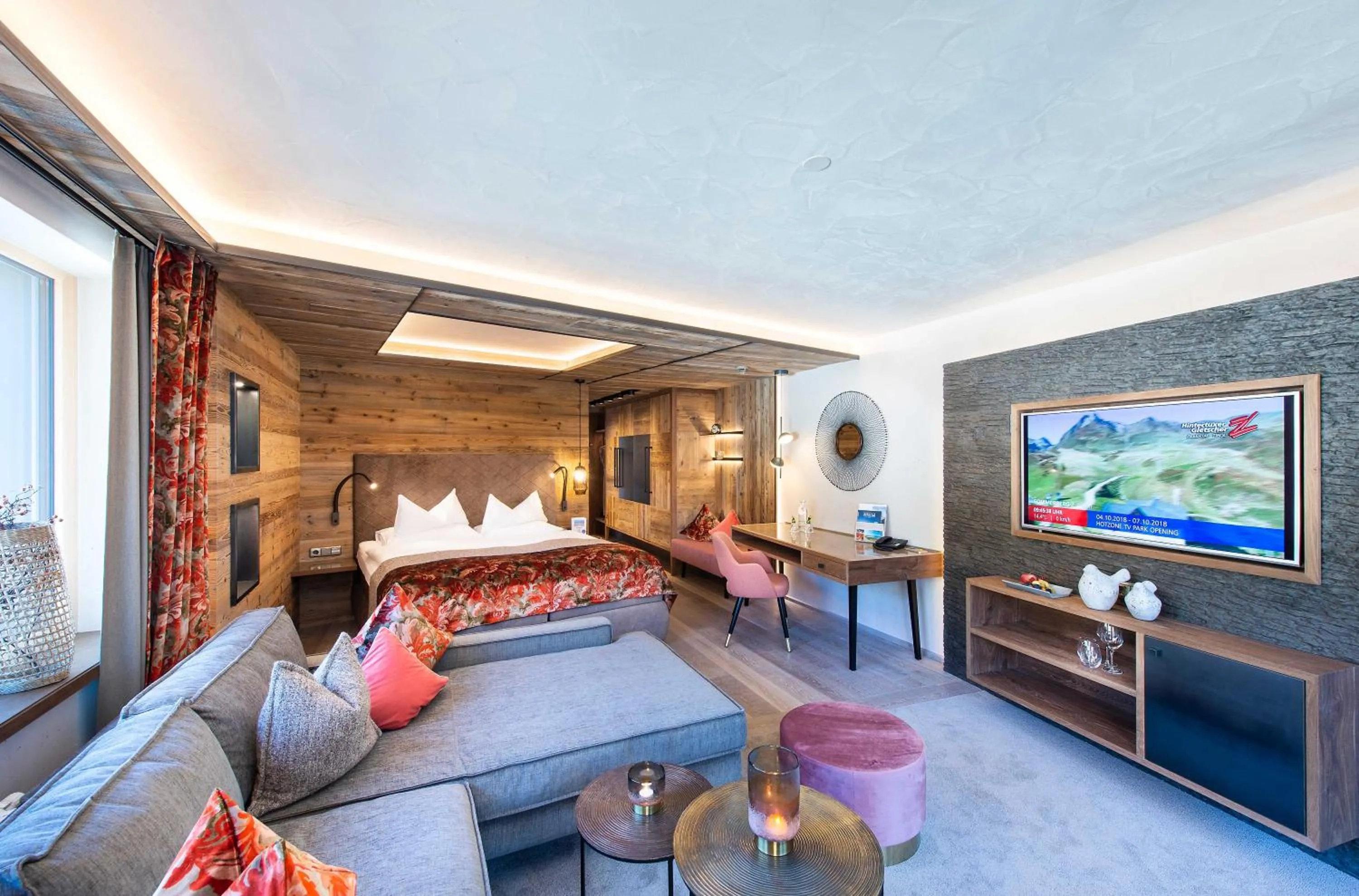 Seating area, Bed in Hotel Alpin Spa Tuxerhof