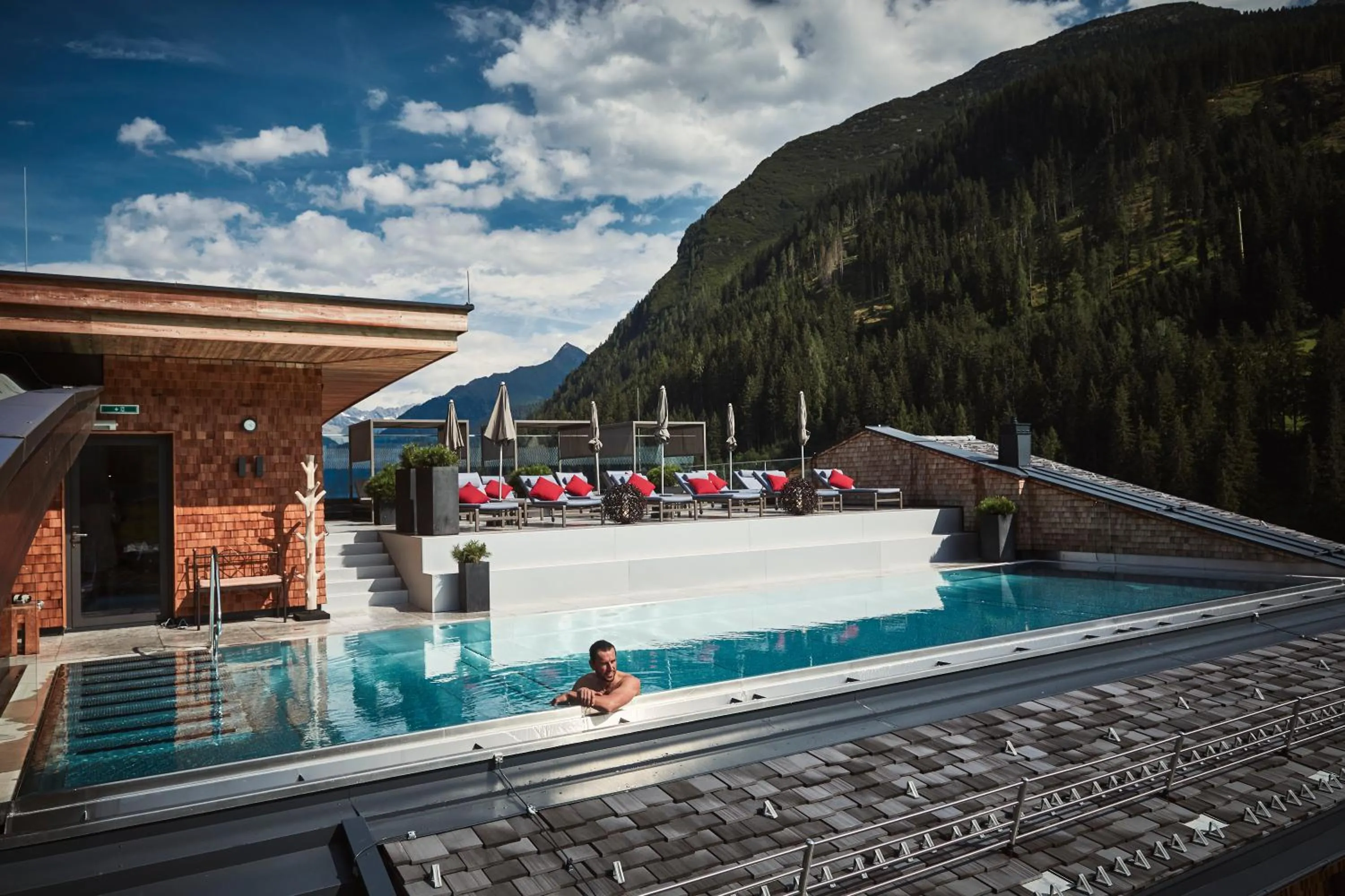 Swimming pool in Hotel Alpin Spa Tuxerhof