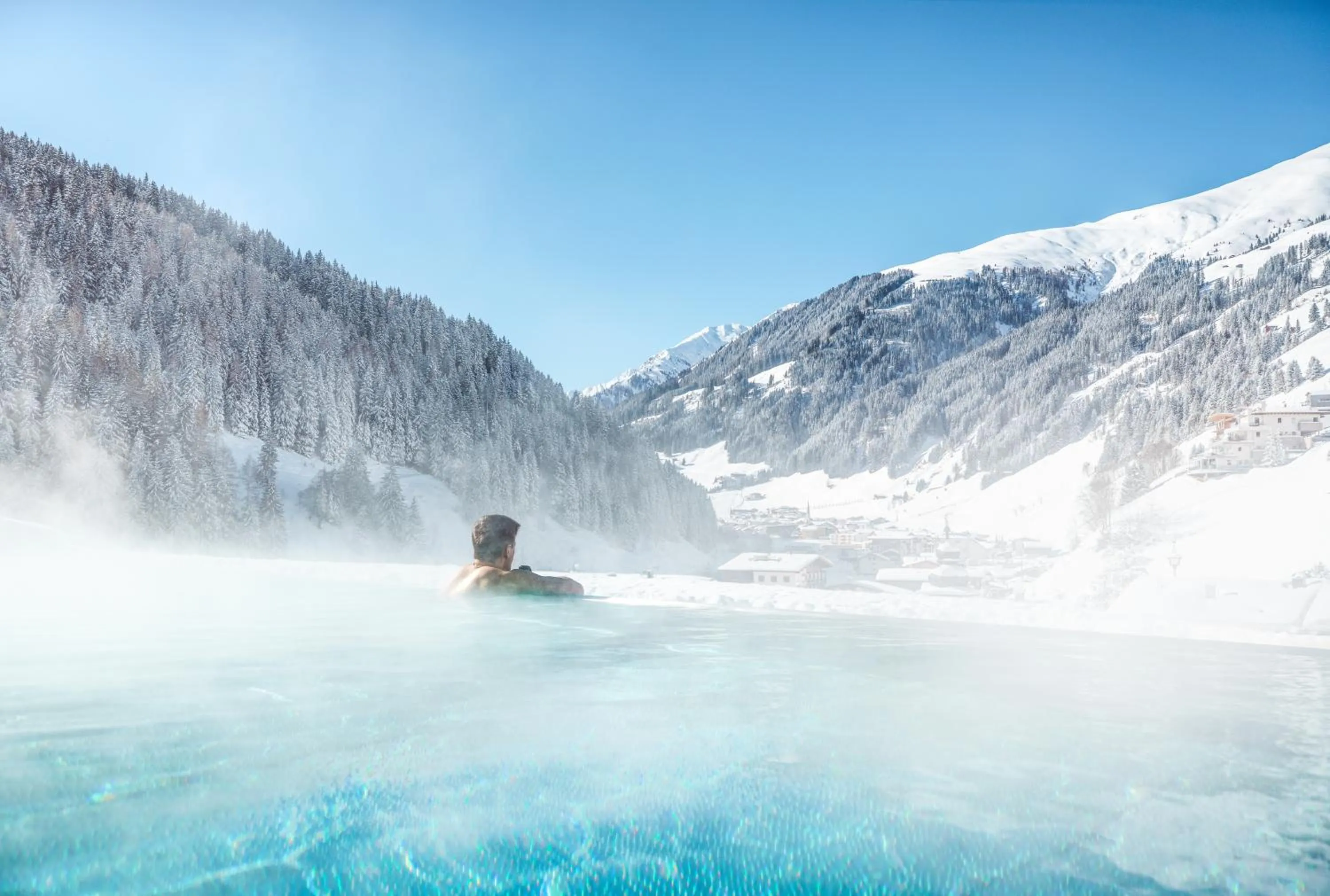 Swimming pool in Hotel Alpin Spa Tuxerhof
