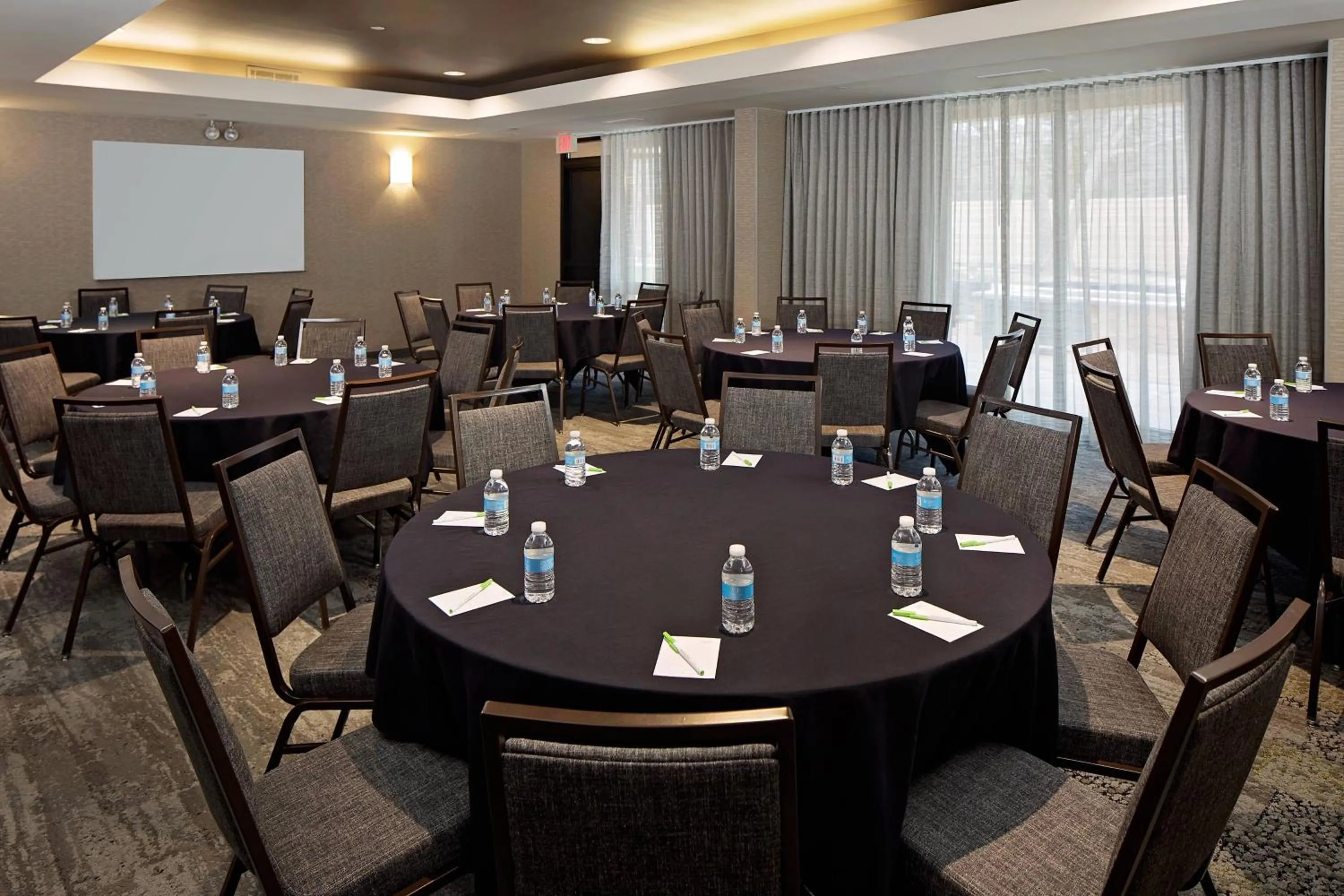 Meeting/conference room in Courtyard by Marriott Richmond Airport