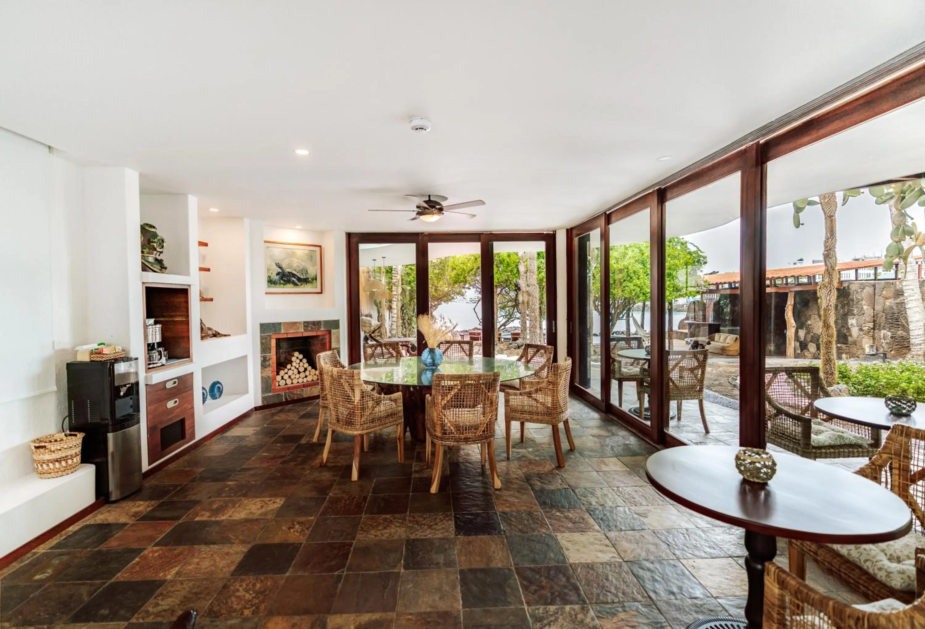 Dining area in Hotel Villa Escalesia Galapagos