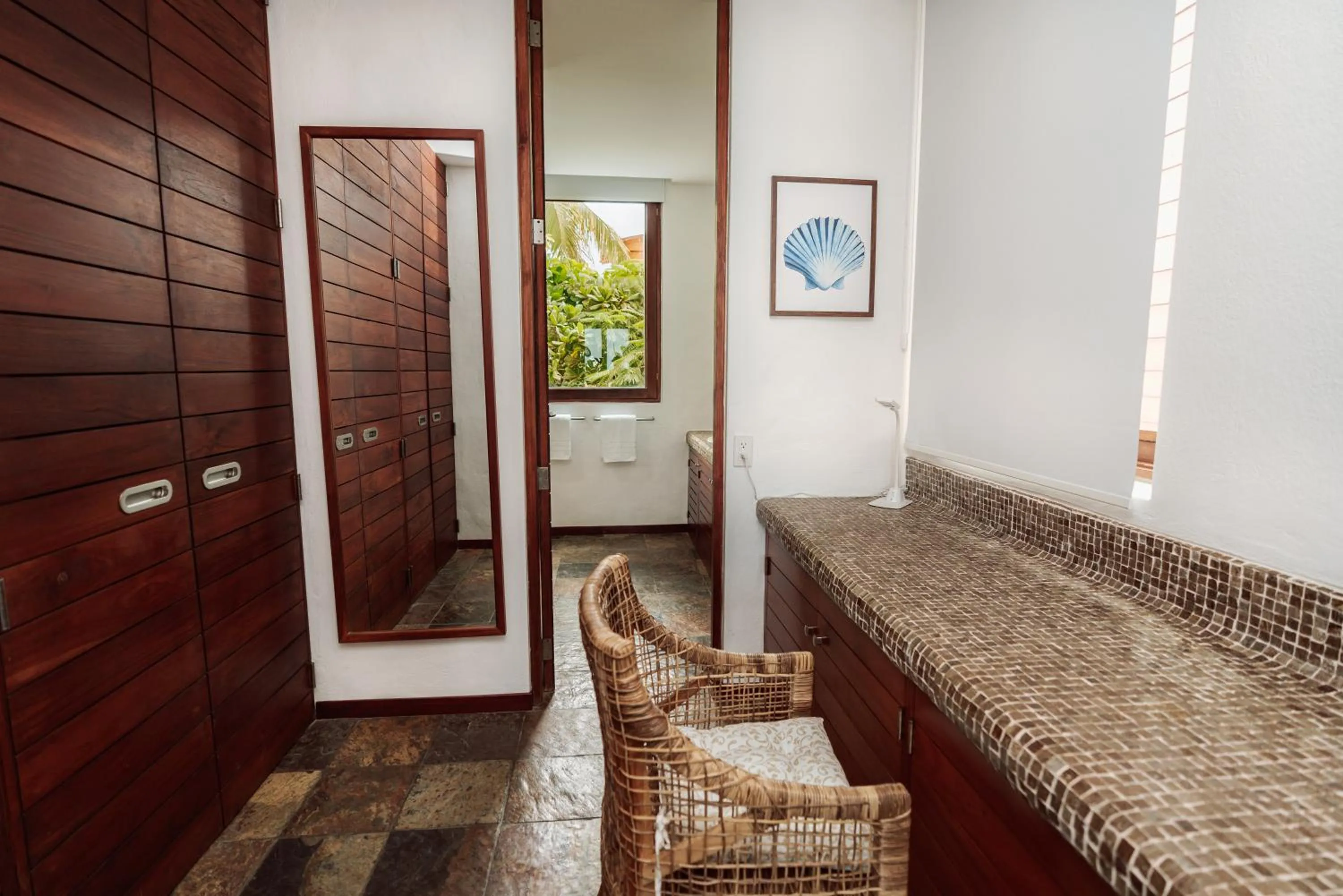 wardrobe in Hotel Villa Escalesia Galapagos