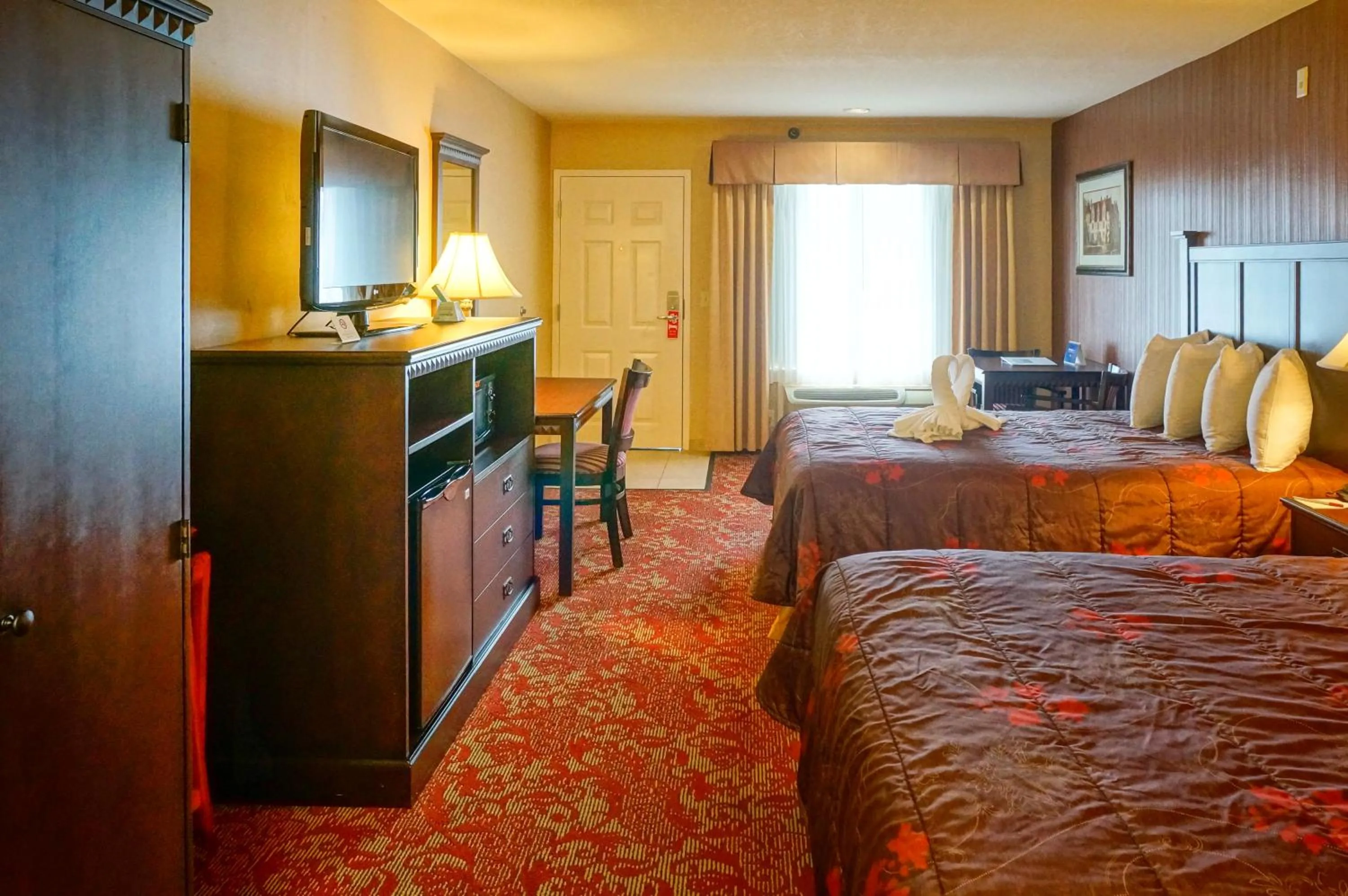 Bedroom, Bed in Castle Inn and Suites Anaheim