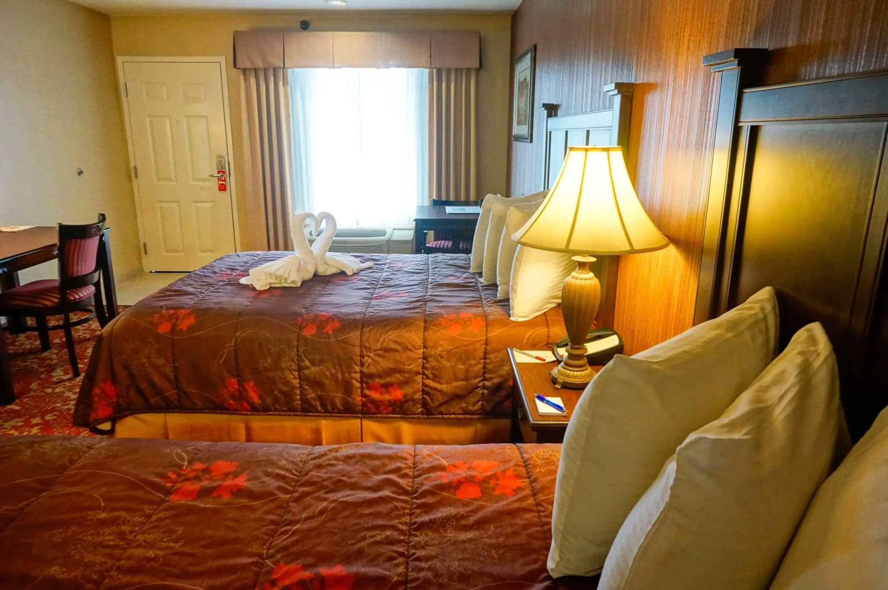 Bedroom, Bed in Castle Inn and Suites