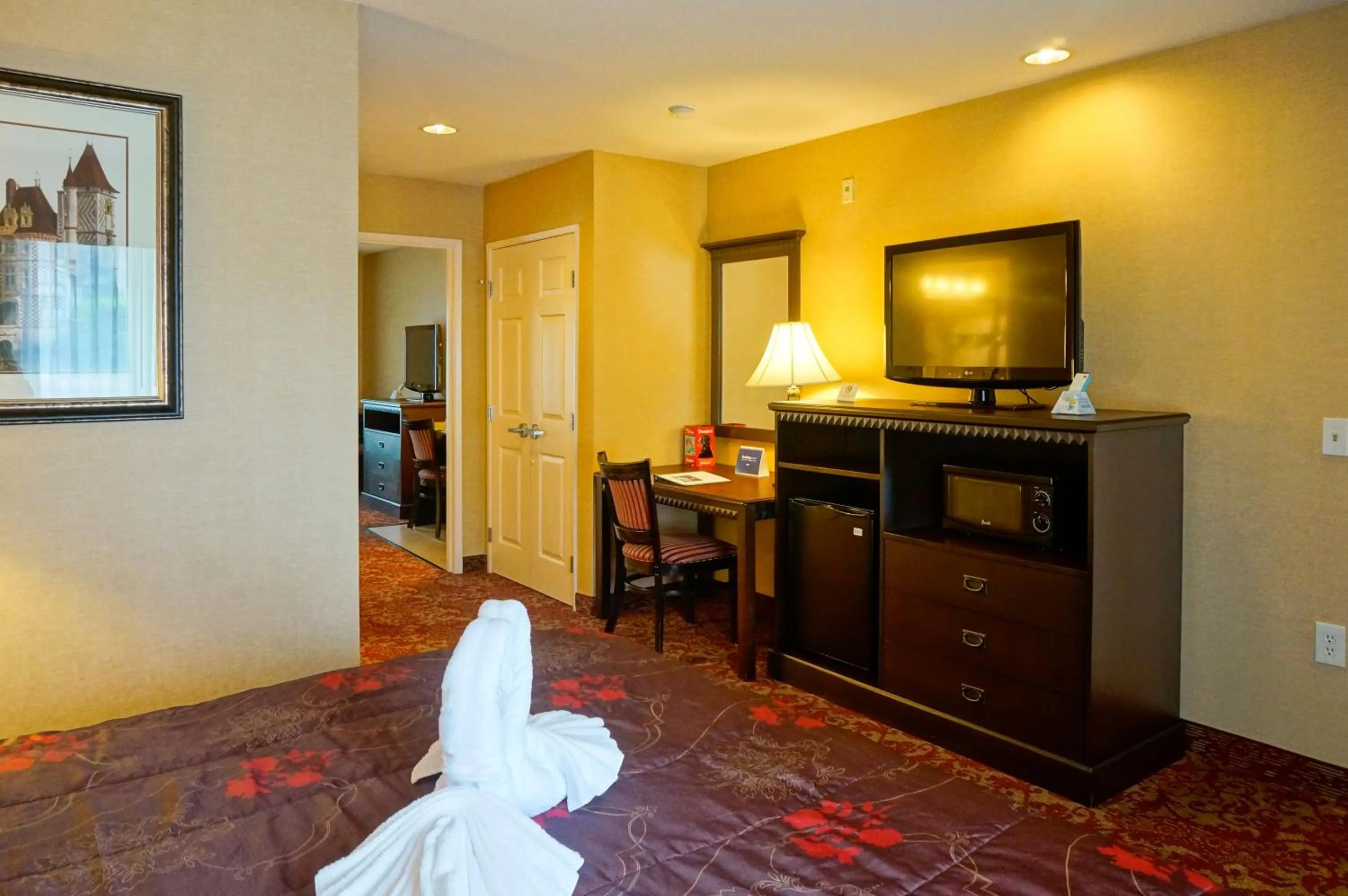 Bedroom in Castle Inn and Suites Anaheim