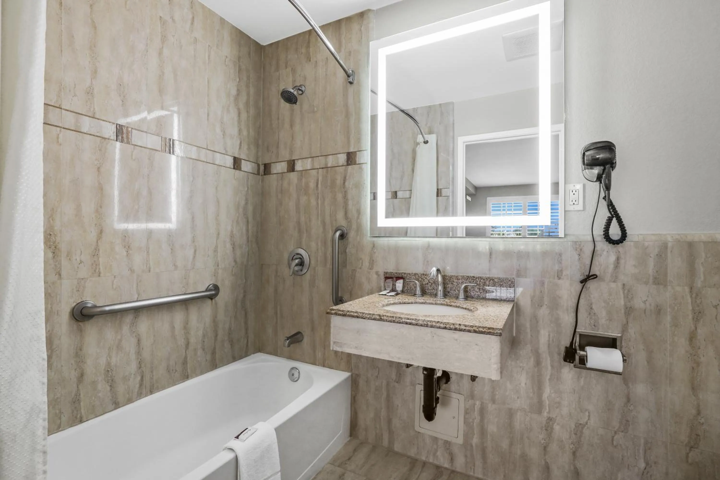 Shower in Motel Mediteran