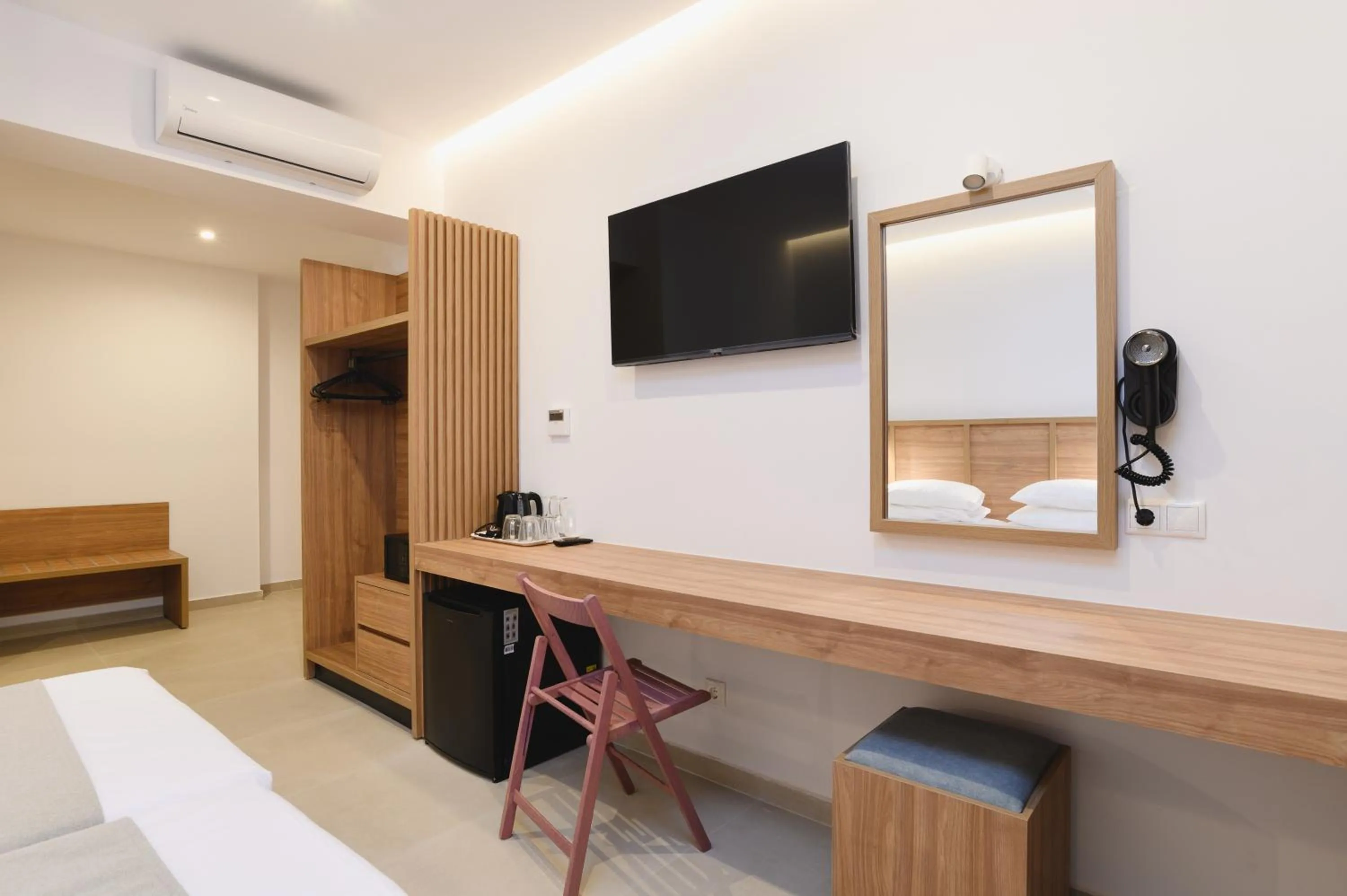 TV and multimedia, Bed in Pefkos Village Resort