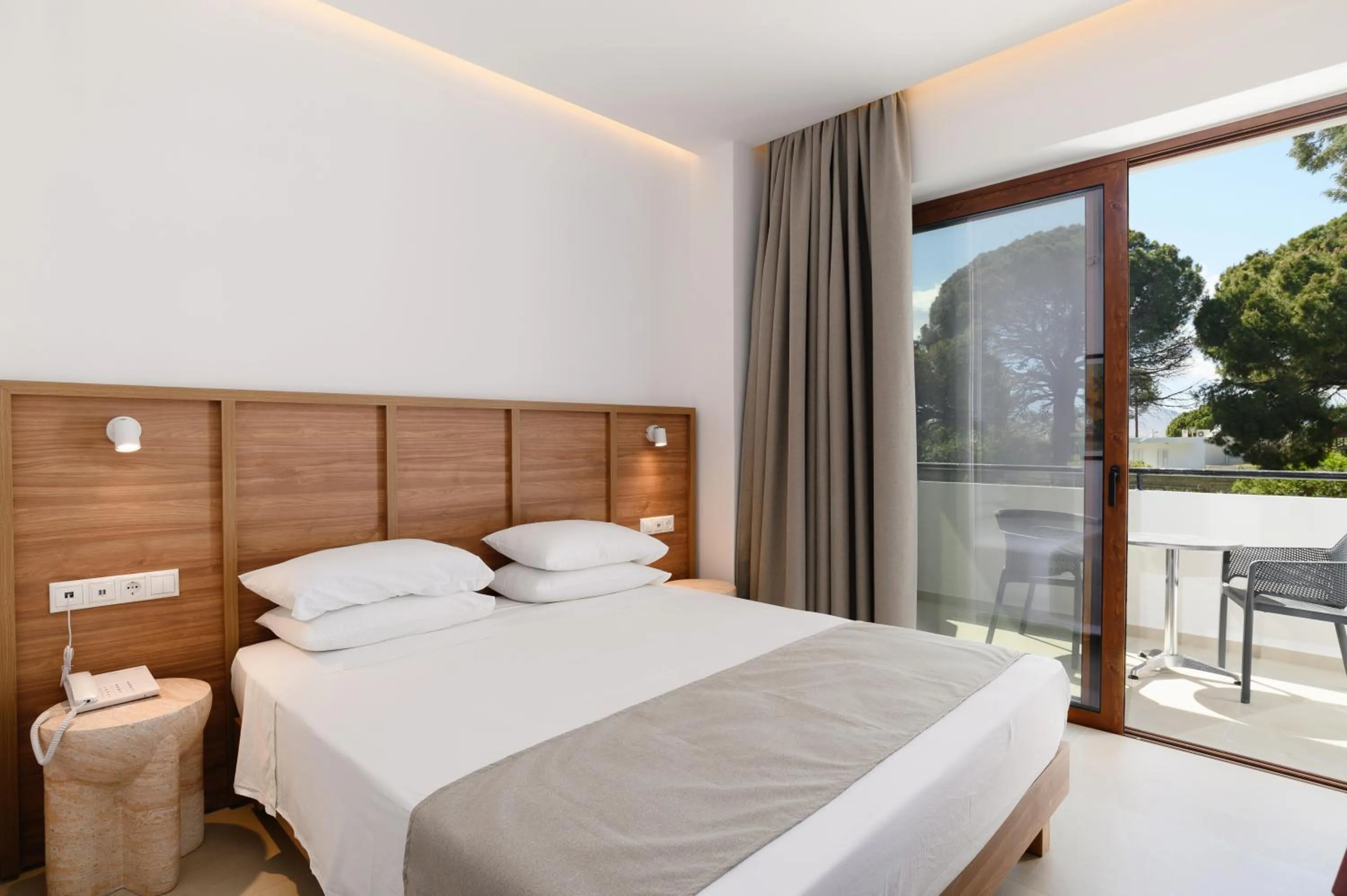 Bed in Pefkos Village Resort