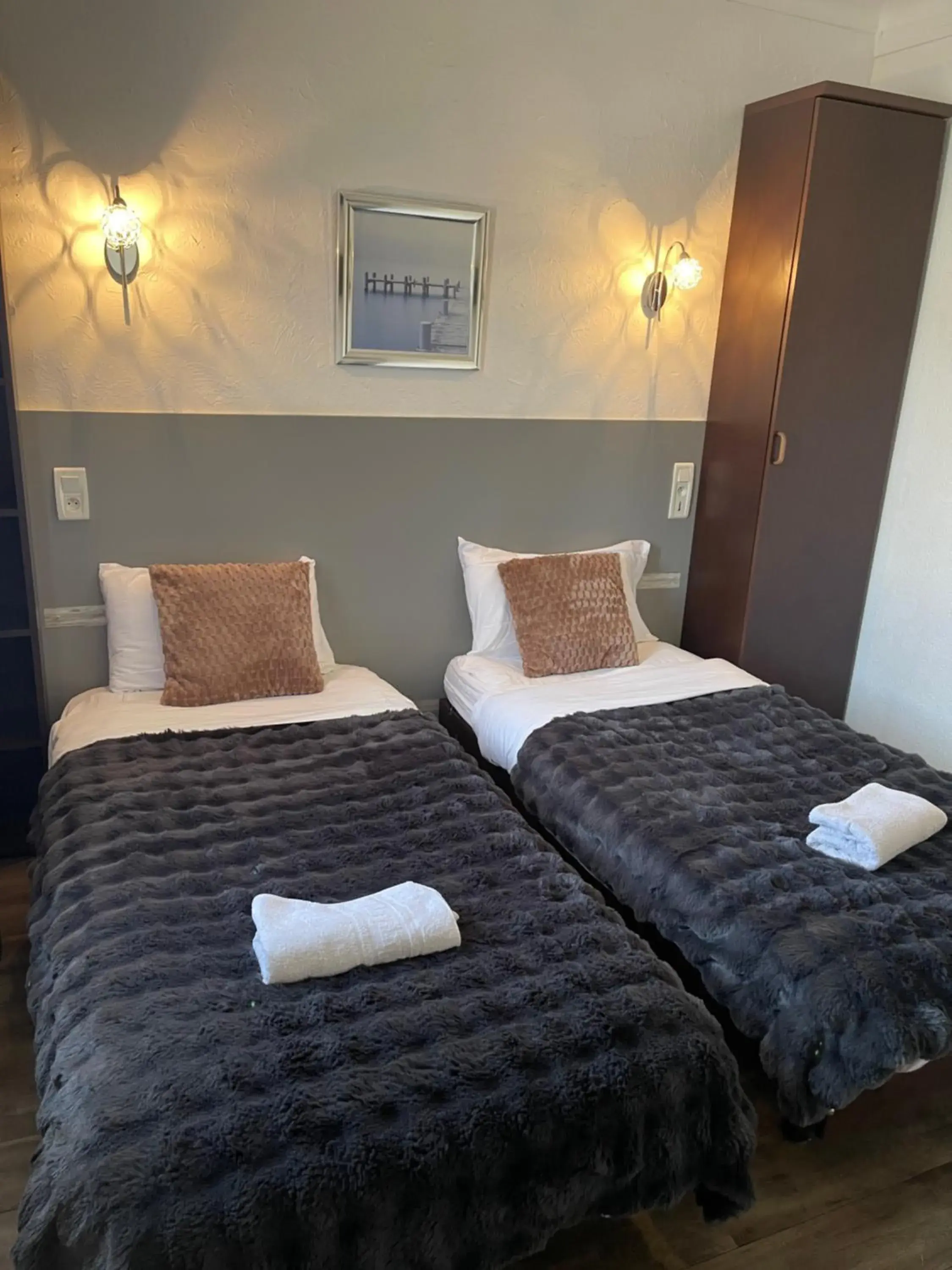 Comfort Twin Room in Hotel Clair Logis Comfort Twin Room in Hotel Clair Logis