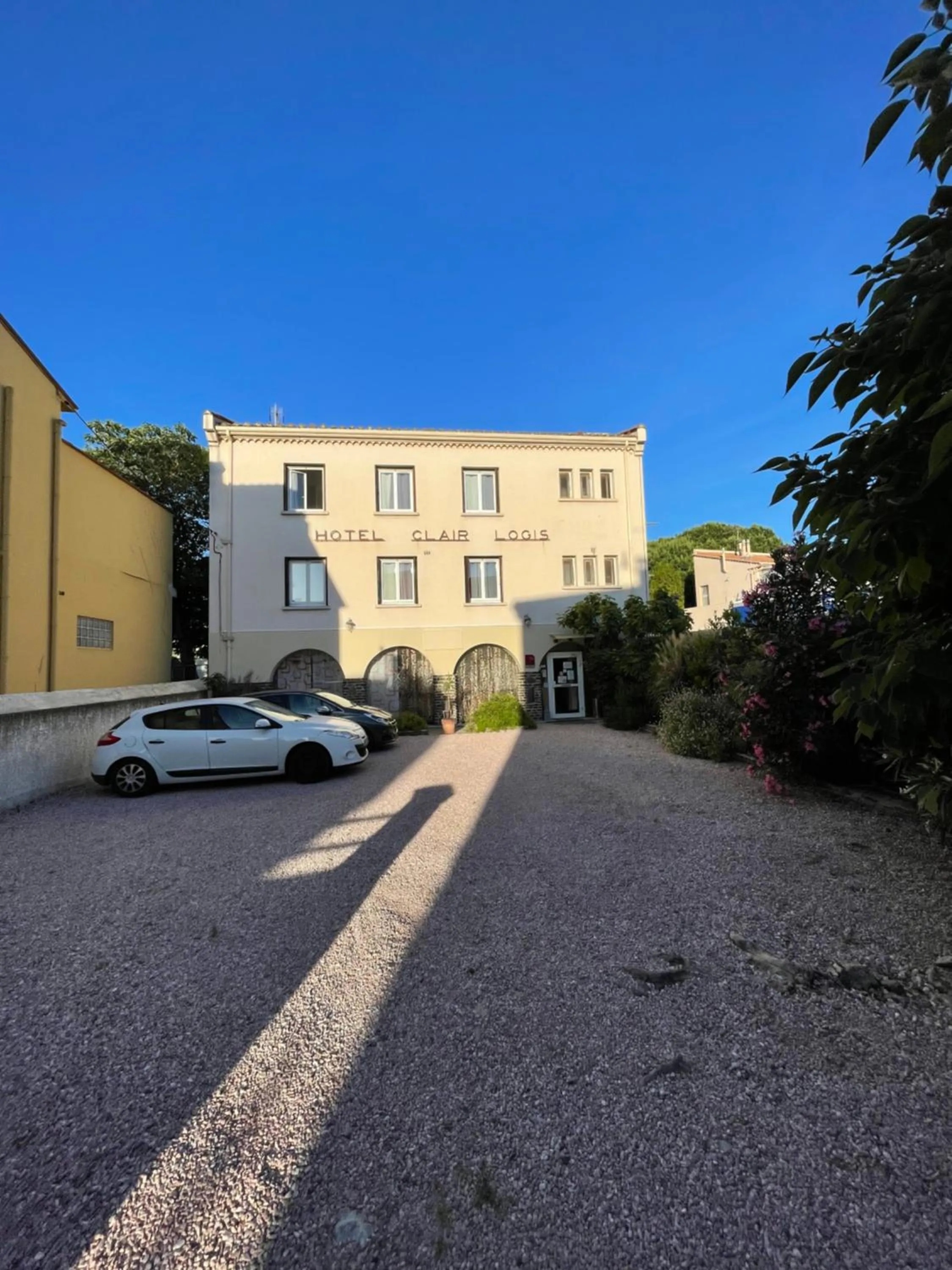 Property building in Hotel Clair Logis