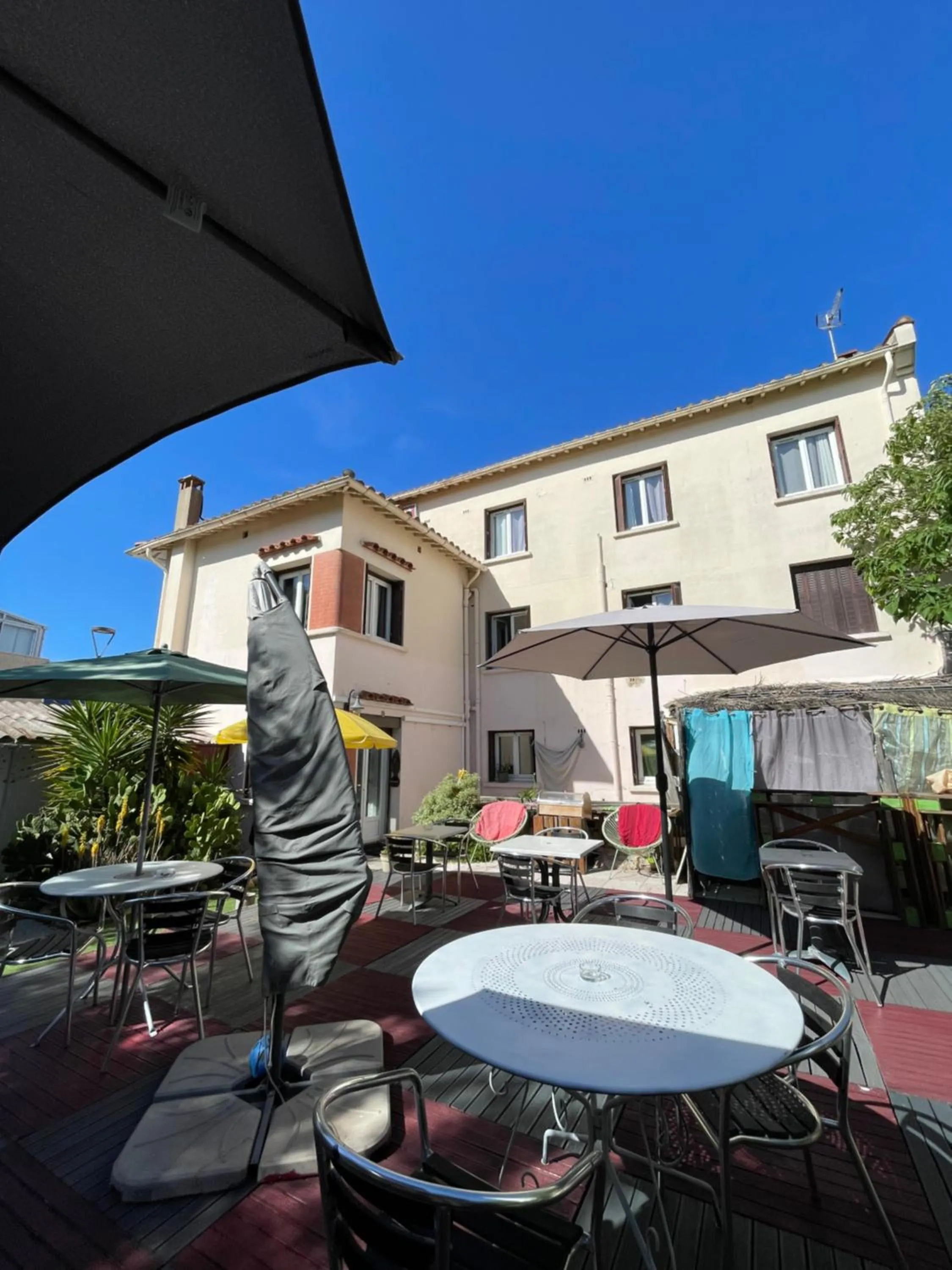 Patio in Hotel Clair Logis