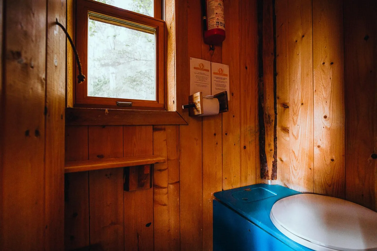 Toilet in Canopée Lit