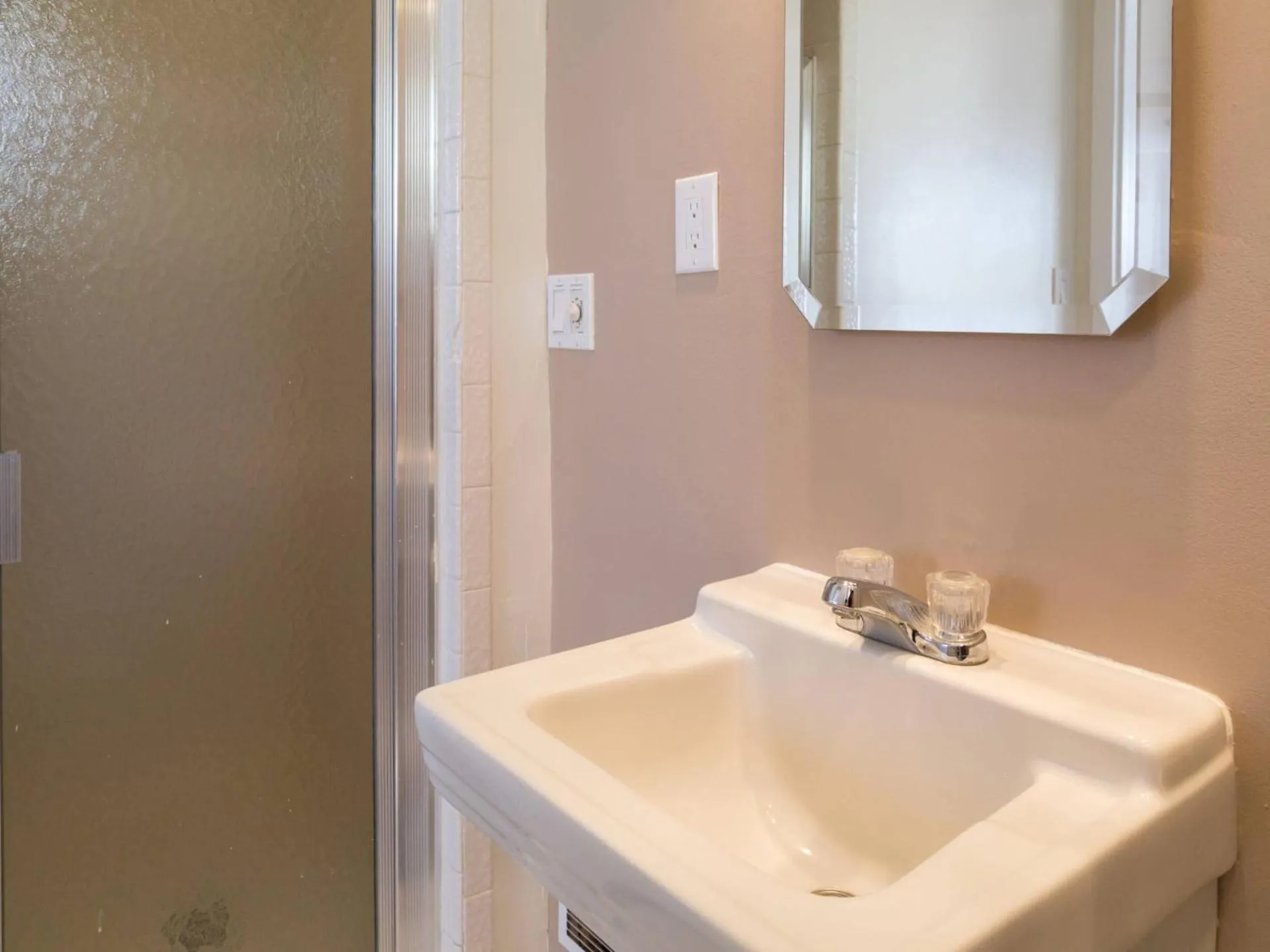 Reeves Garden House by ACME House Company