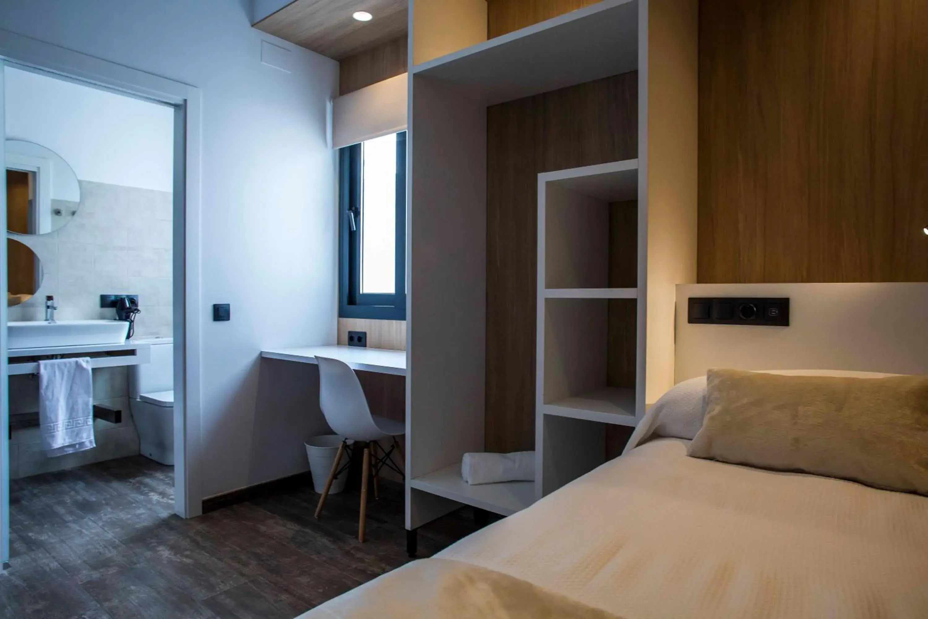 Single Room with Private Bathroom in Hostal Sevilla Santa Justa - Adults only Single Room with Private Bathroom in Hostal Sevilla Santa Justa - Adults only
