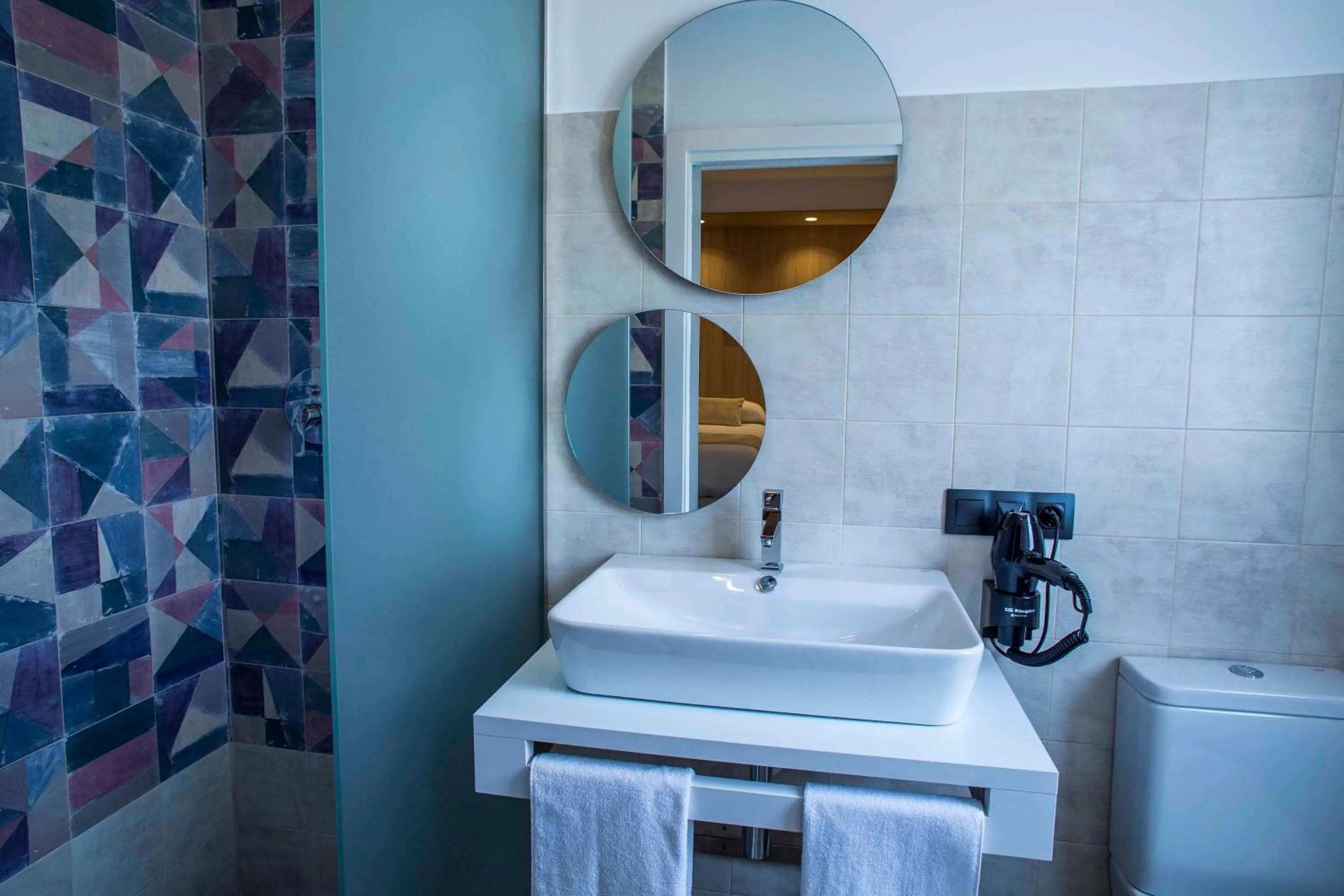 Shower in Hostal Sevilla Santa Justa - Adults only