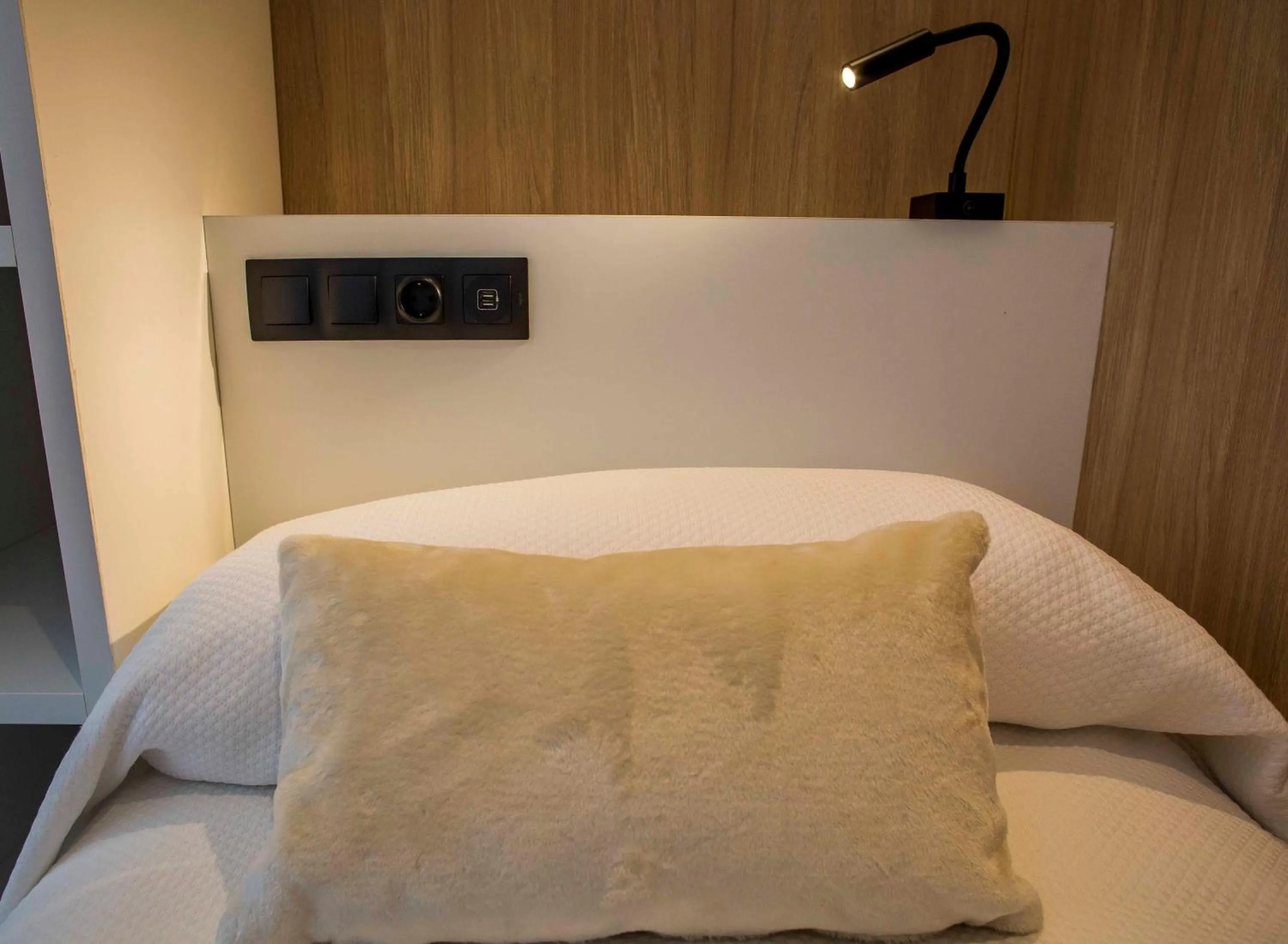 Decorative detail, Bed in Hostal Sevilla Santa Justa - Adults only