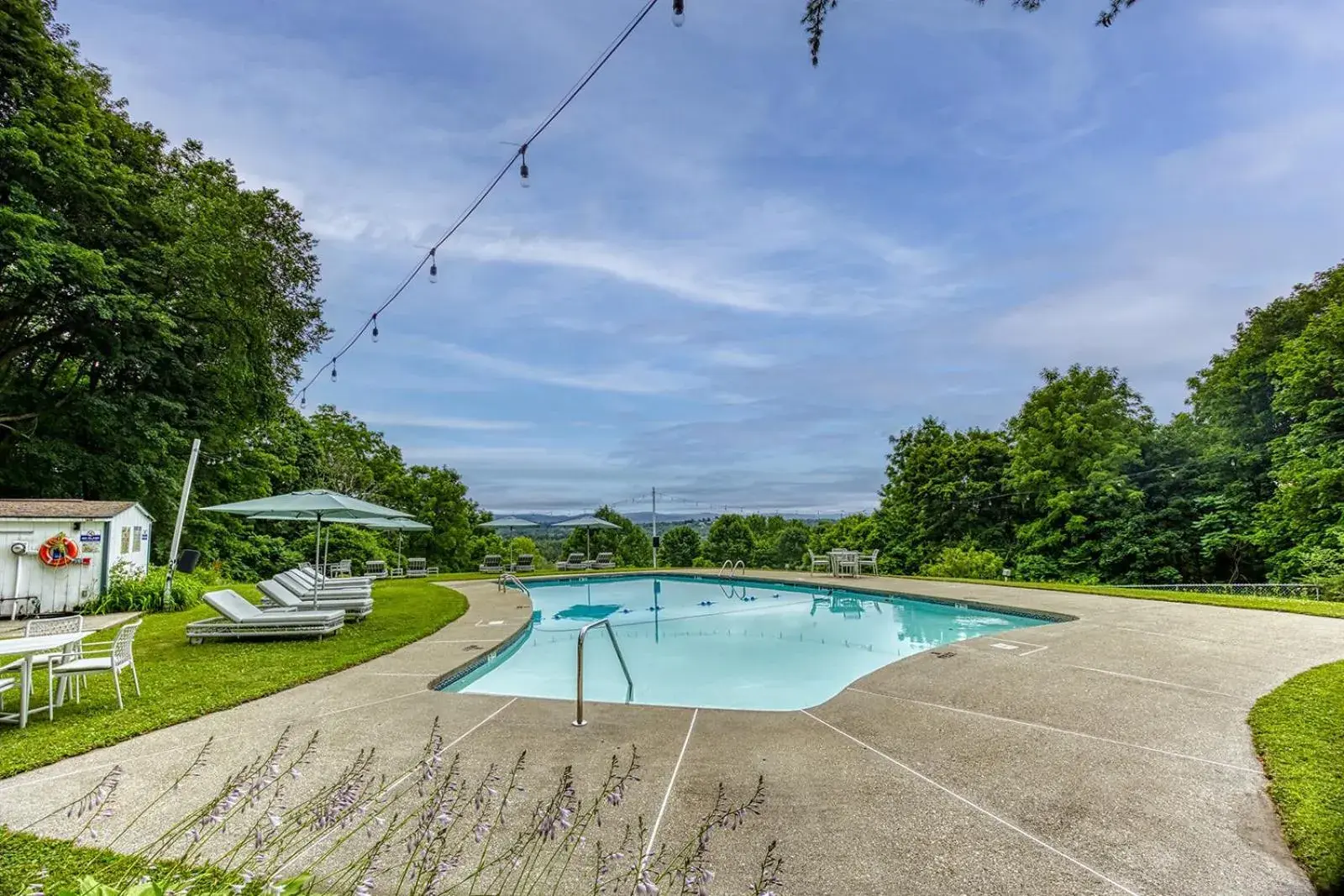 Swimming pool in Apple Tree Inn Swimming pool in Apple Tree Inn