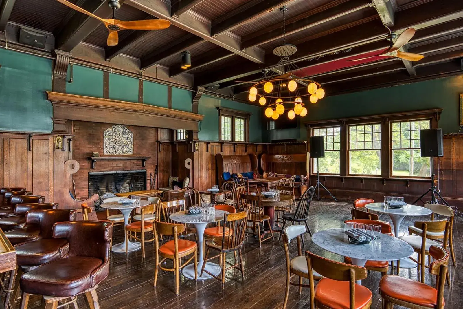 Lounge or bar in Apple Tree Inn Lounge or bar in Apple Tree Inn